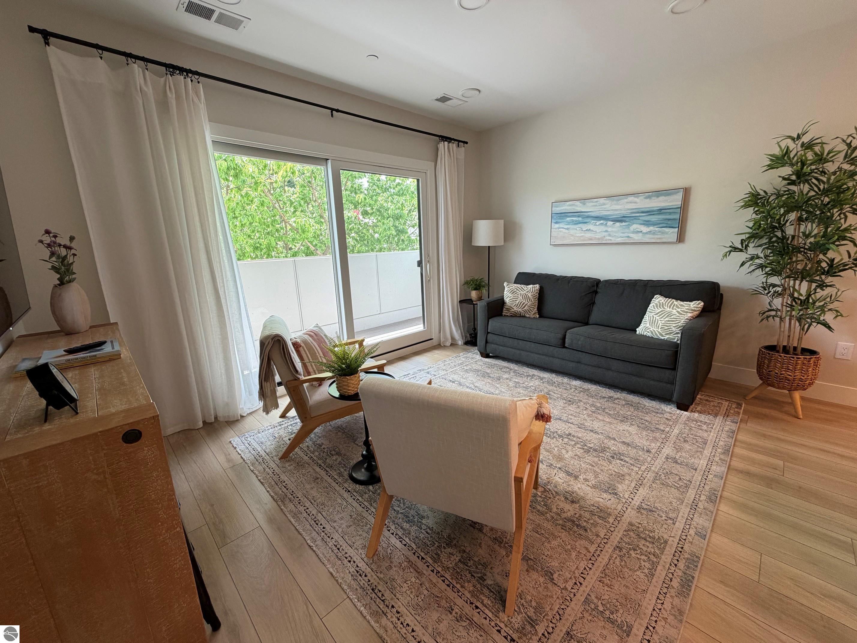 708 Randolph Street # 206