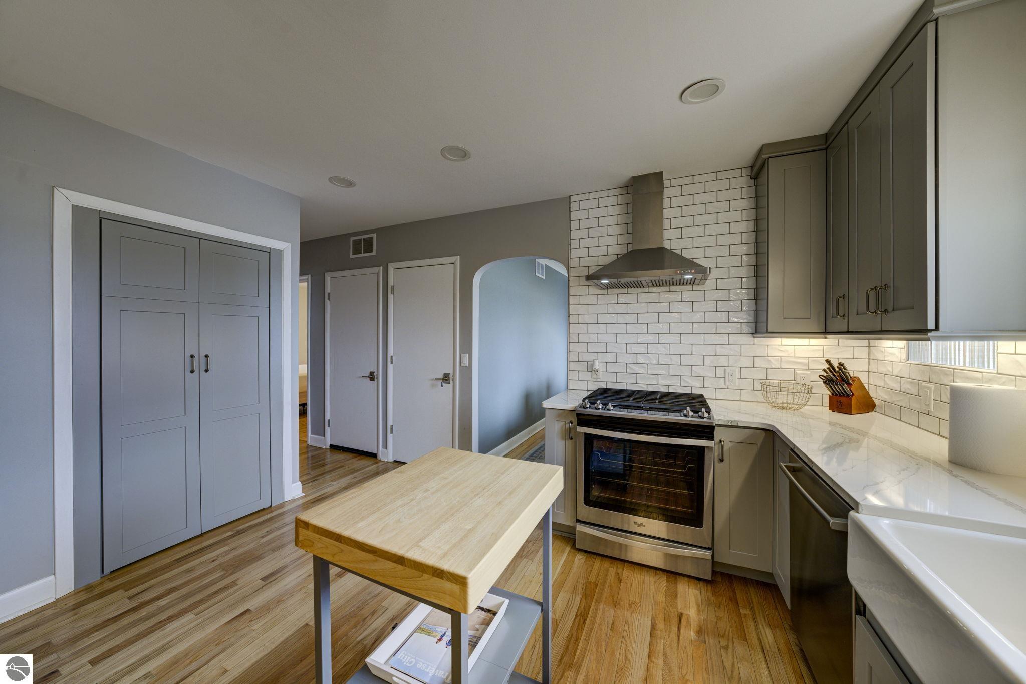 10220 S West Bay Shore Drive