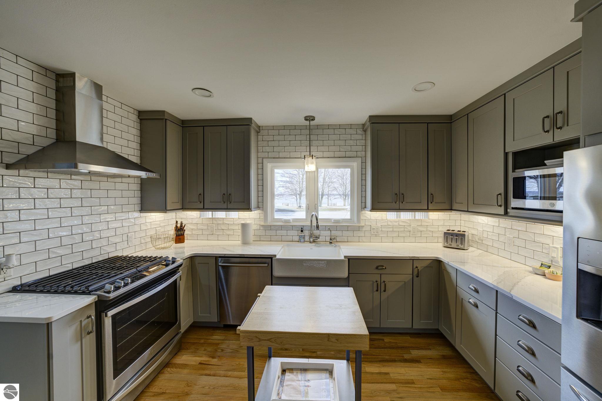 10220 S West Bay Shore Drive