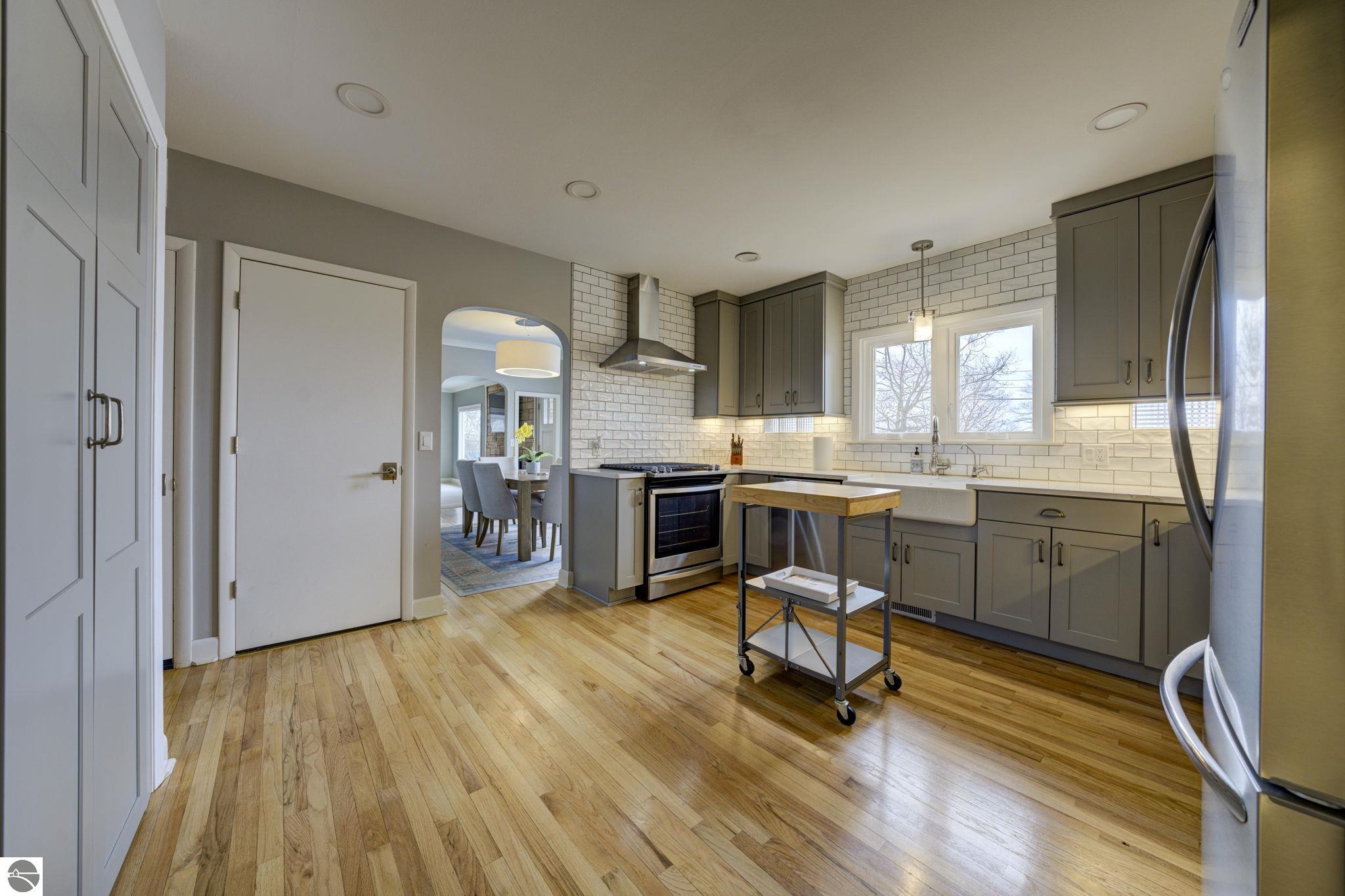 10220 S West Bay Shore Drive