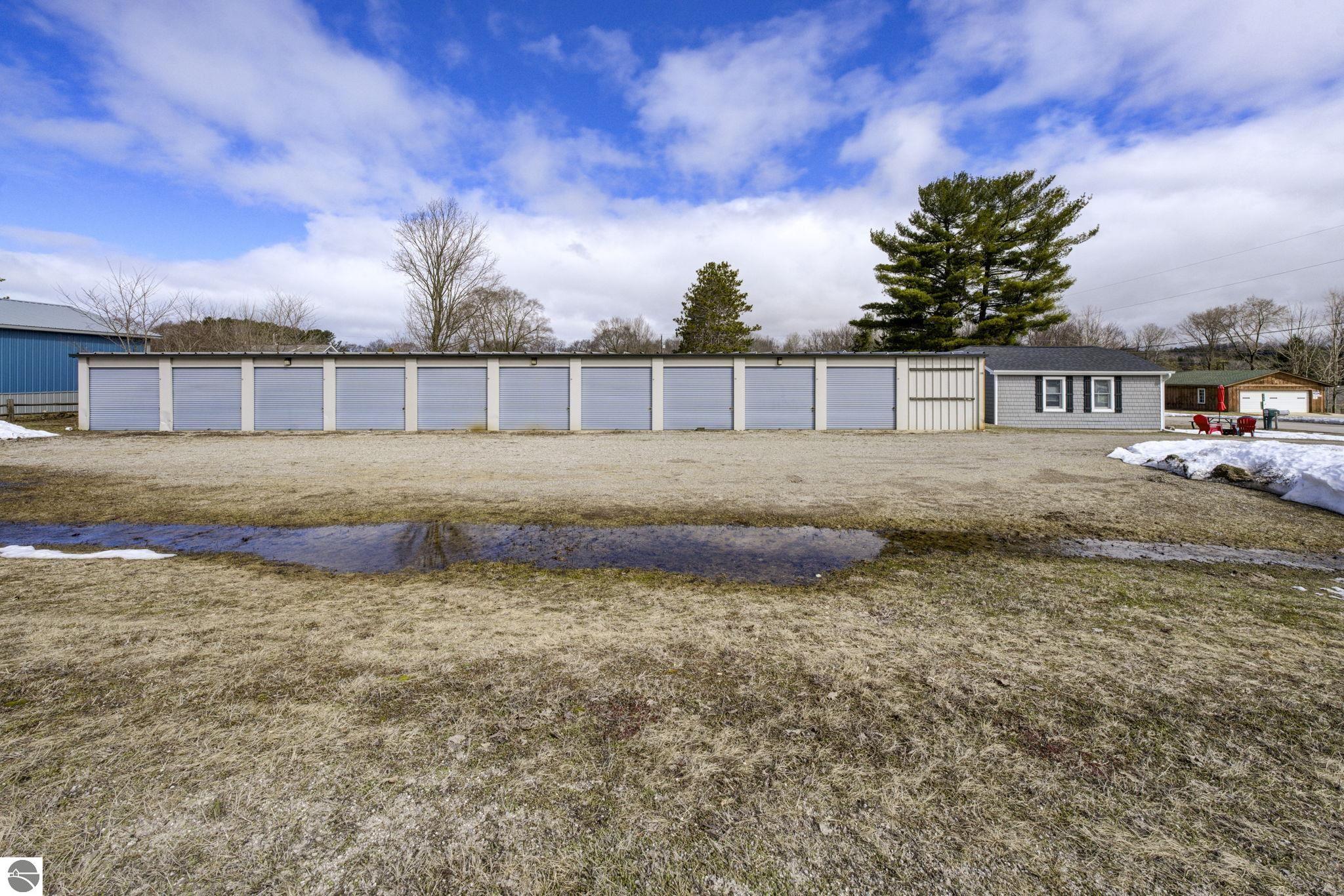 300 W Philip Street