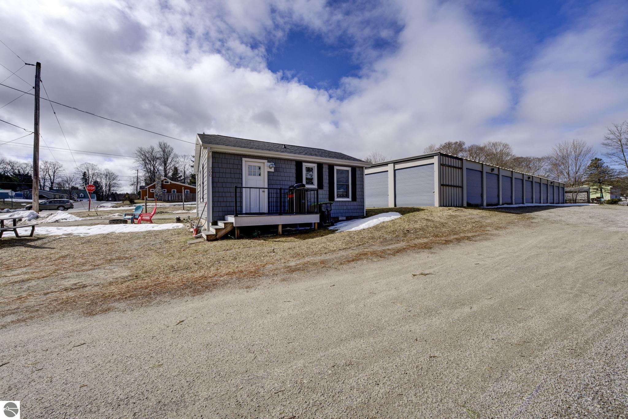 300 W Philip Street