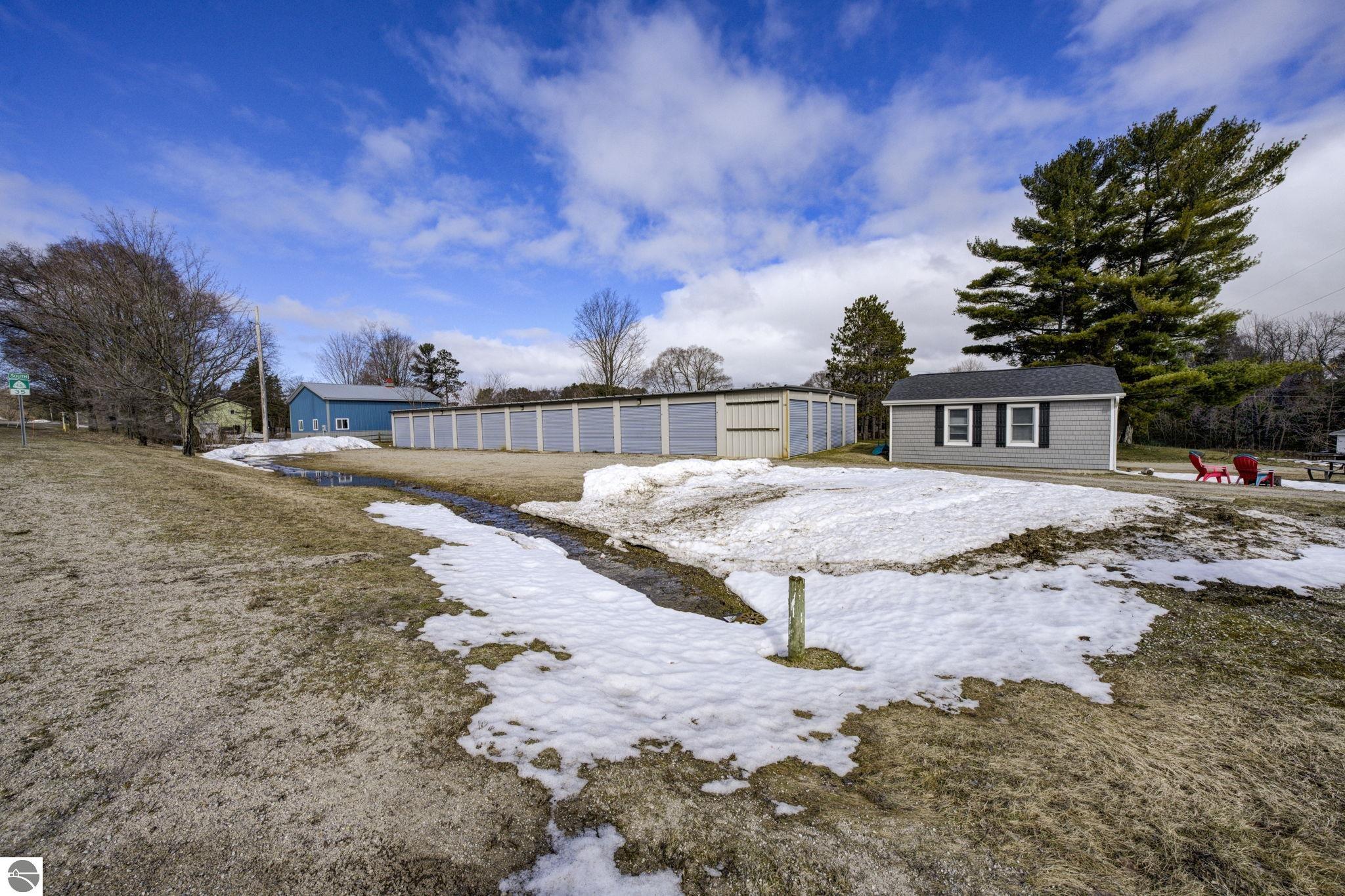 300 W Philip Street