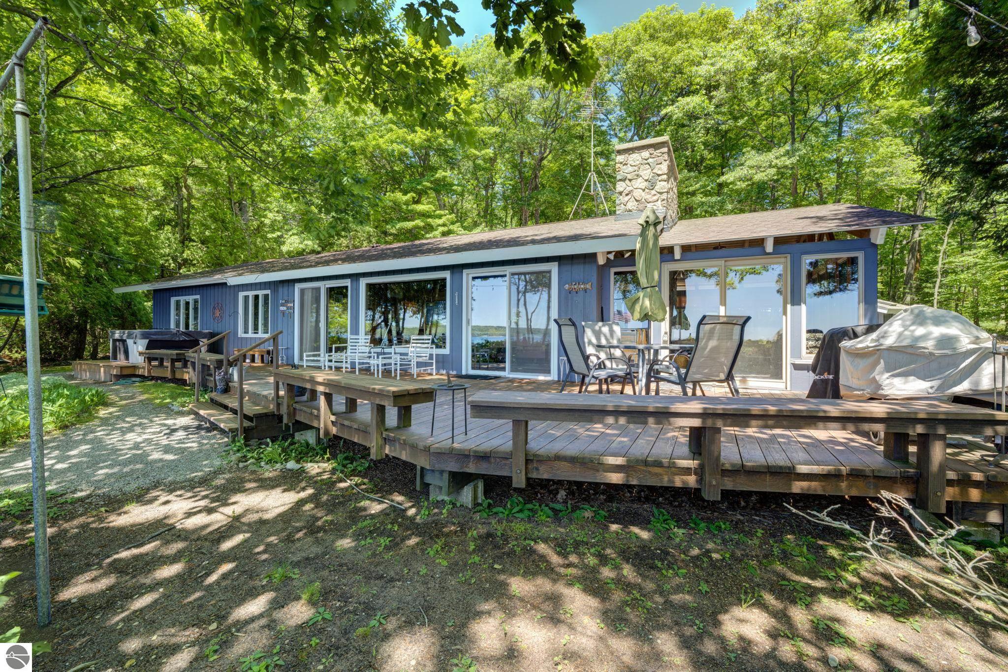 4152 N Omena Point Road