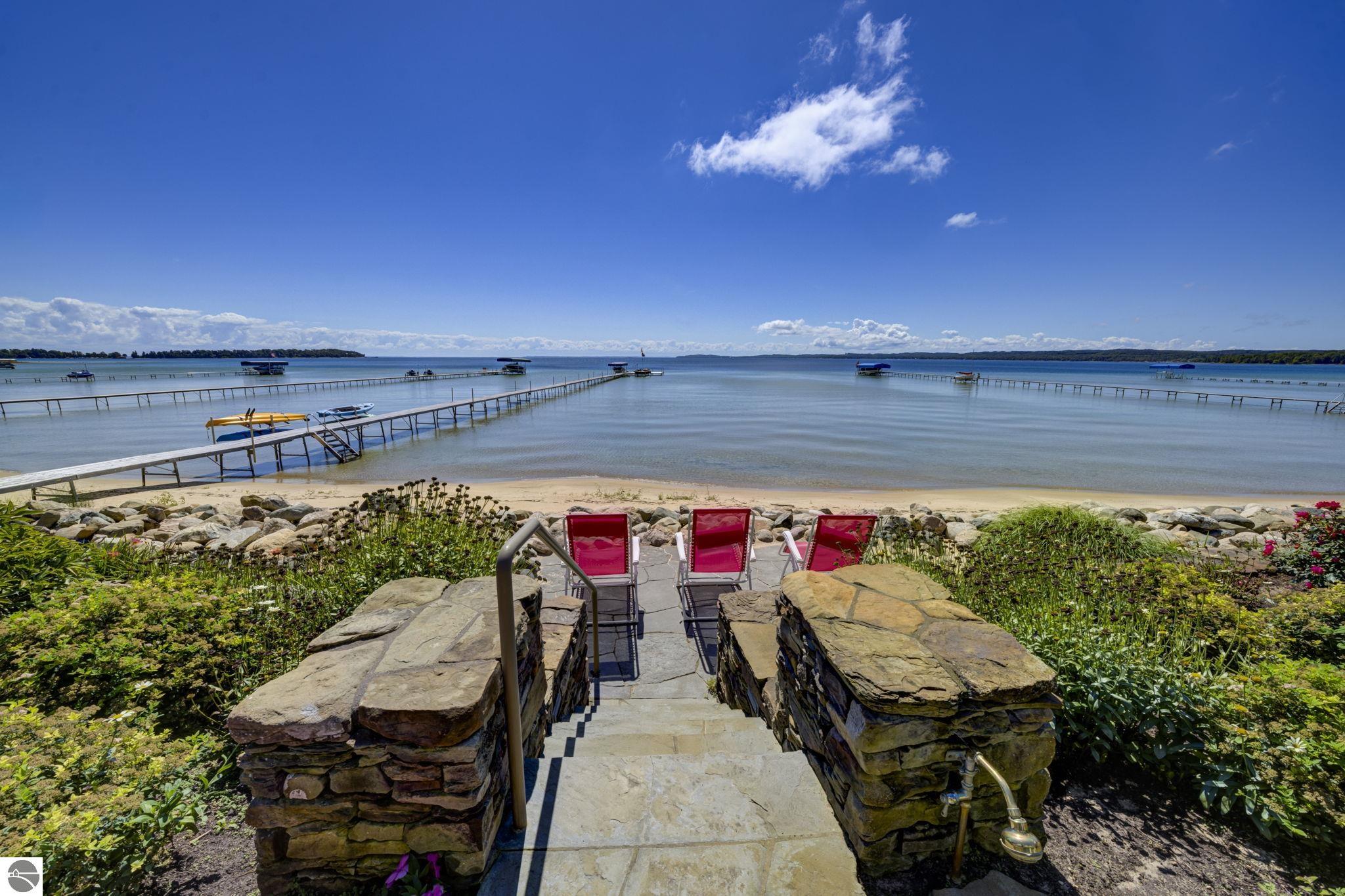 12935 N Northport Point Road