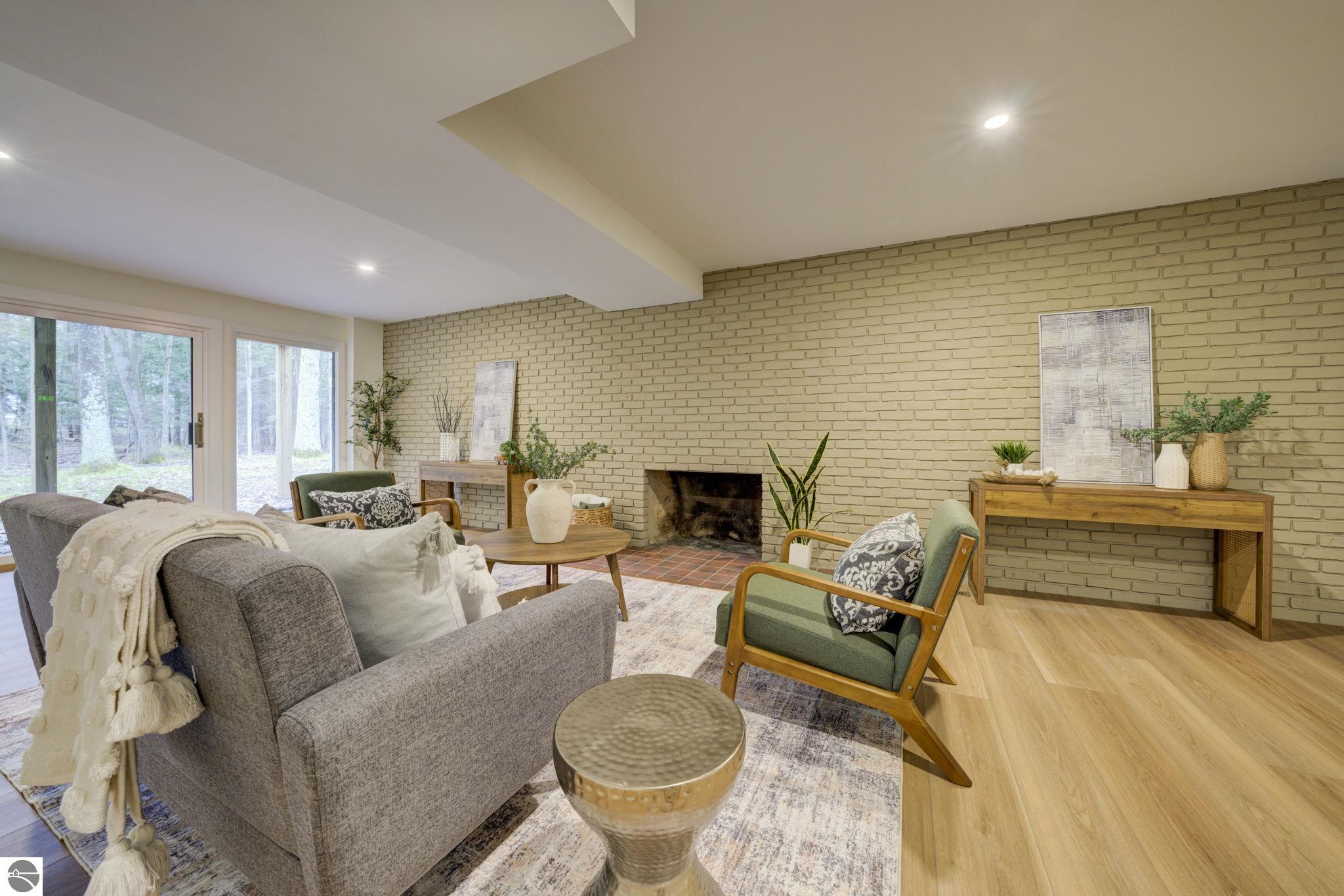4005 E Oxford Drive