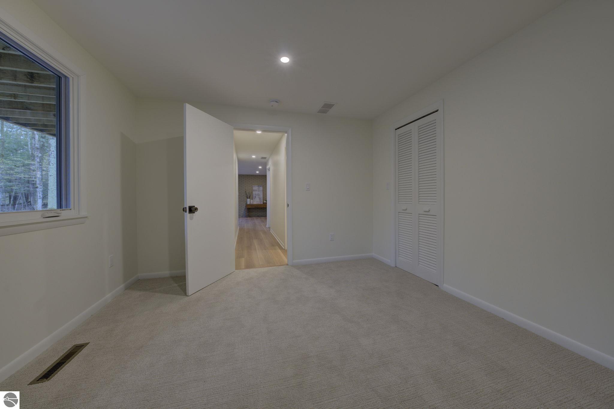 4005 E Oxford Drive