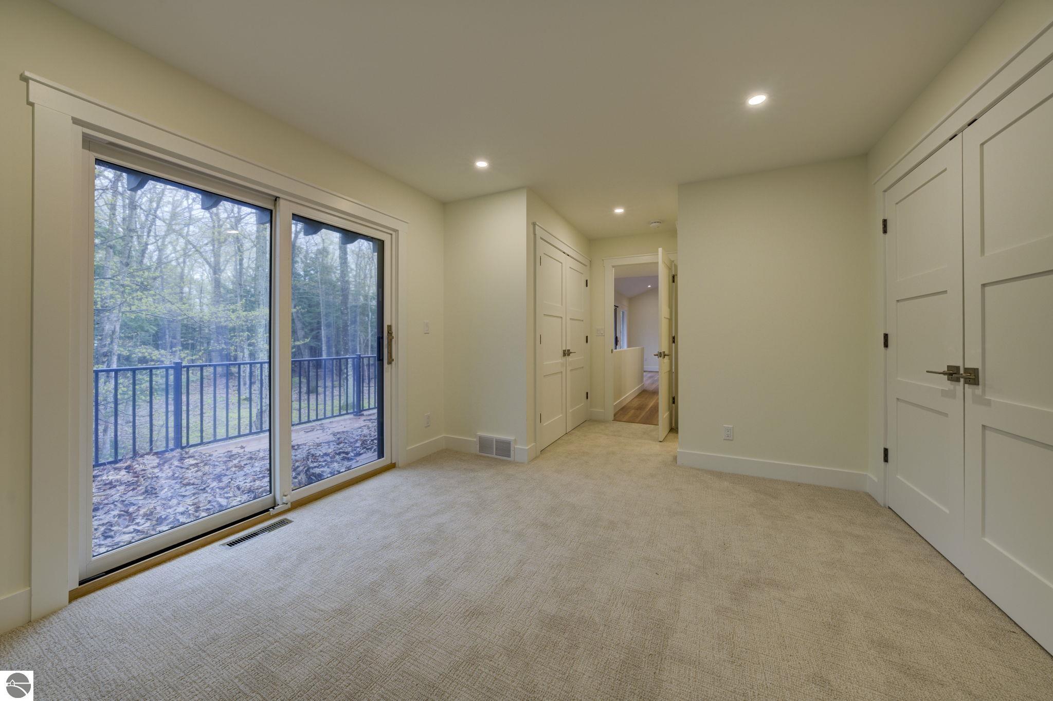 4005 E Oxford Drive
