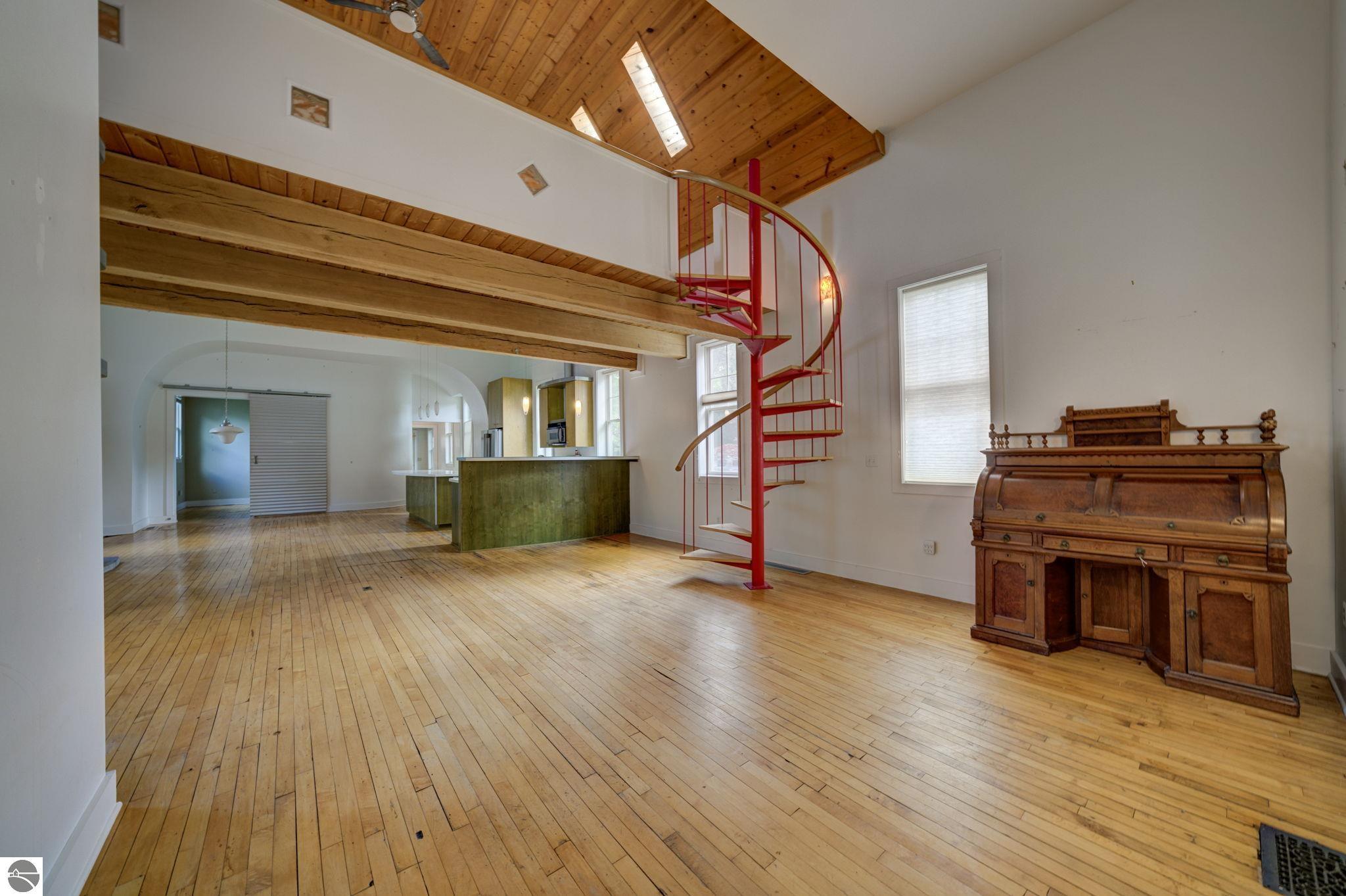 402 W Tenth Street