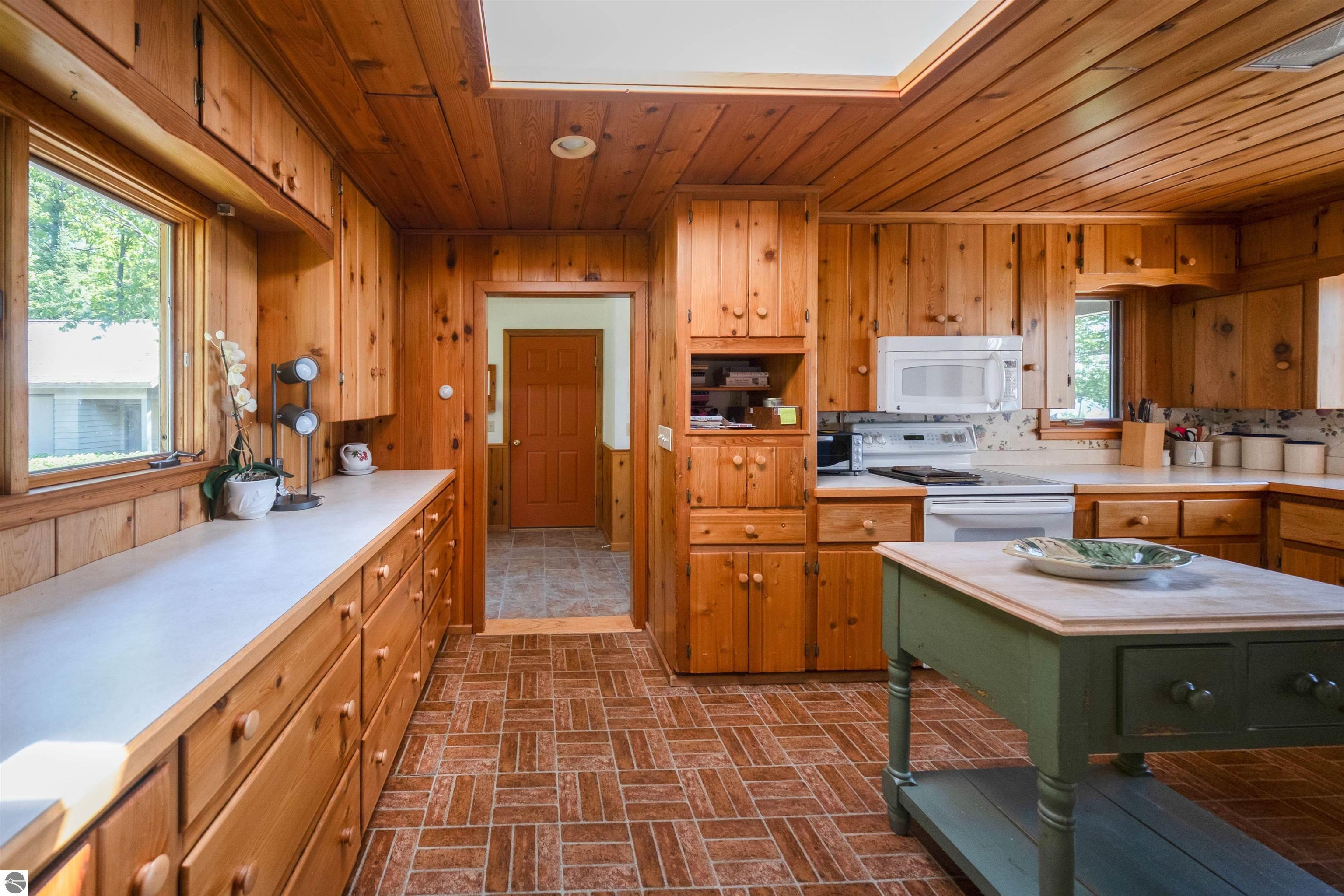 5254 N Manitou Trail