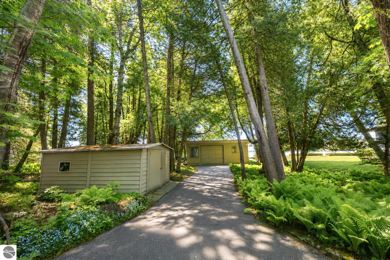 5254 N Manitou Trail
