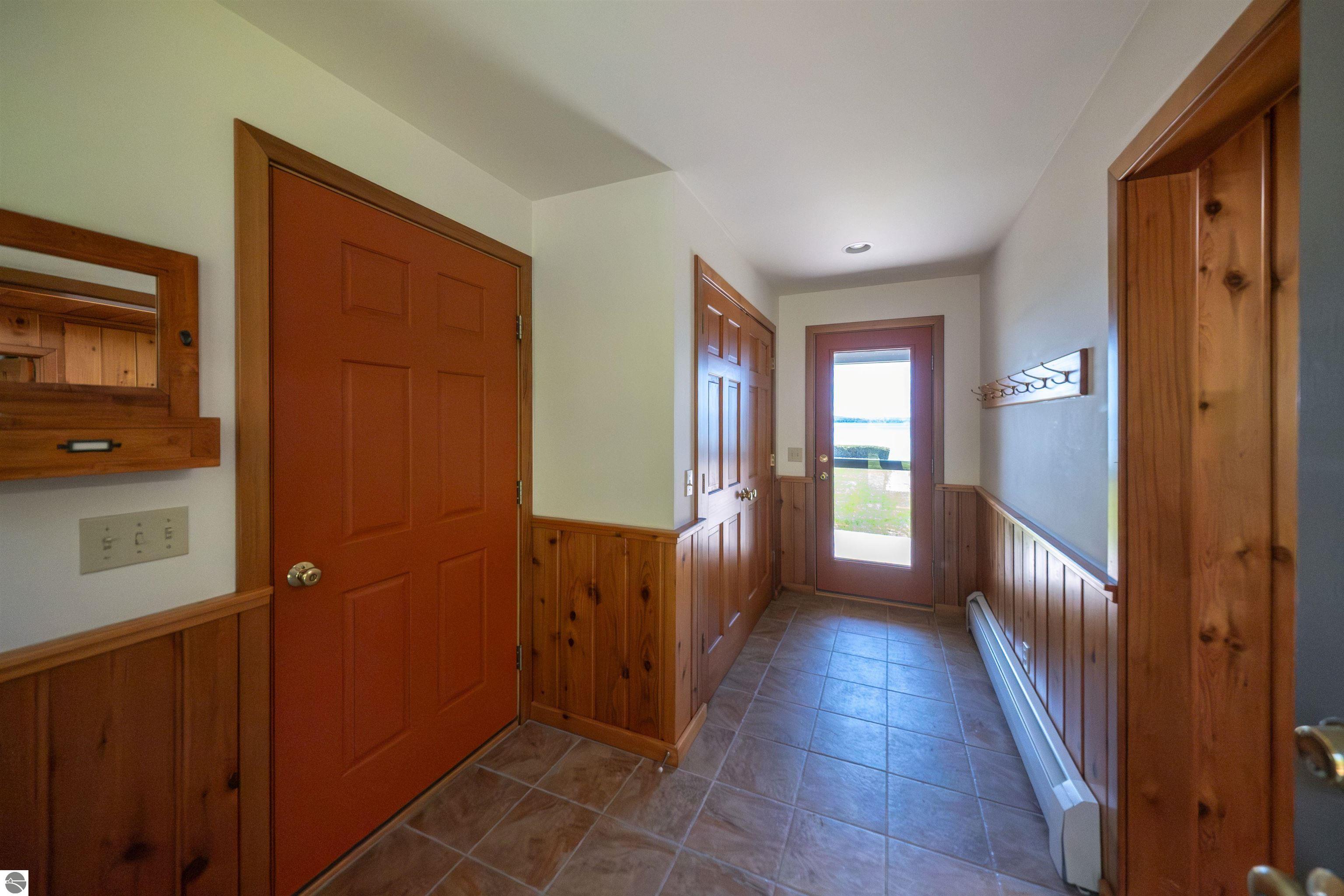 5254 N Manitou Trail