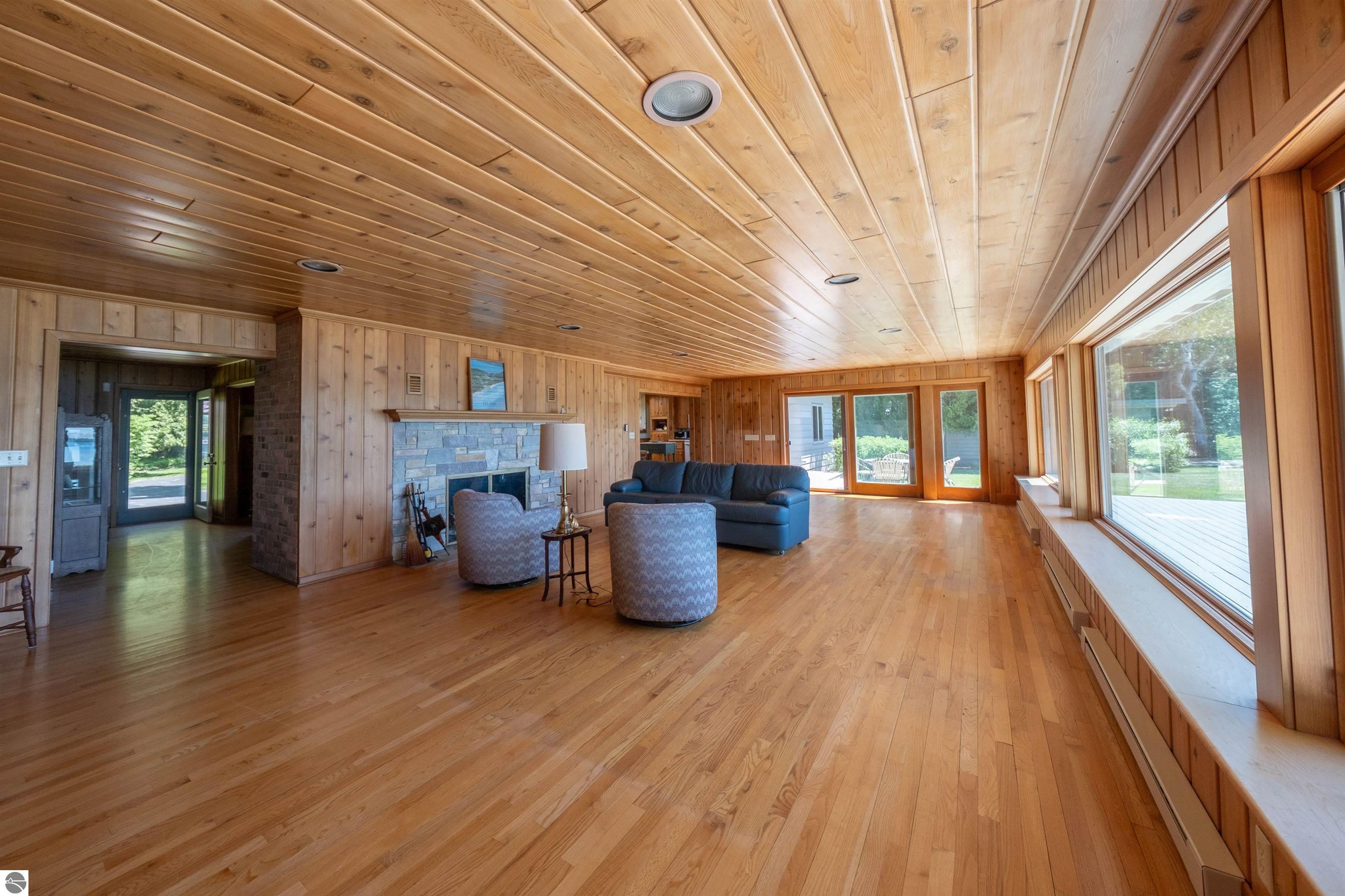 5254 N Manitou Trail