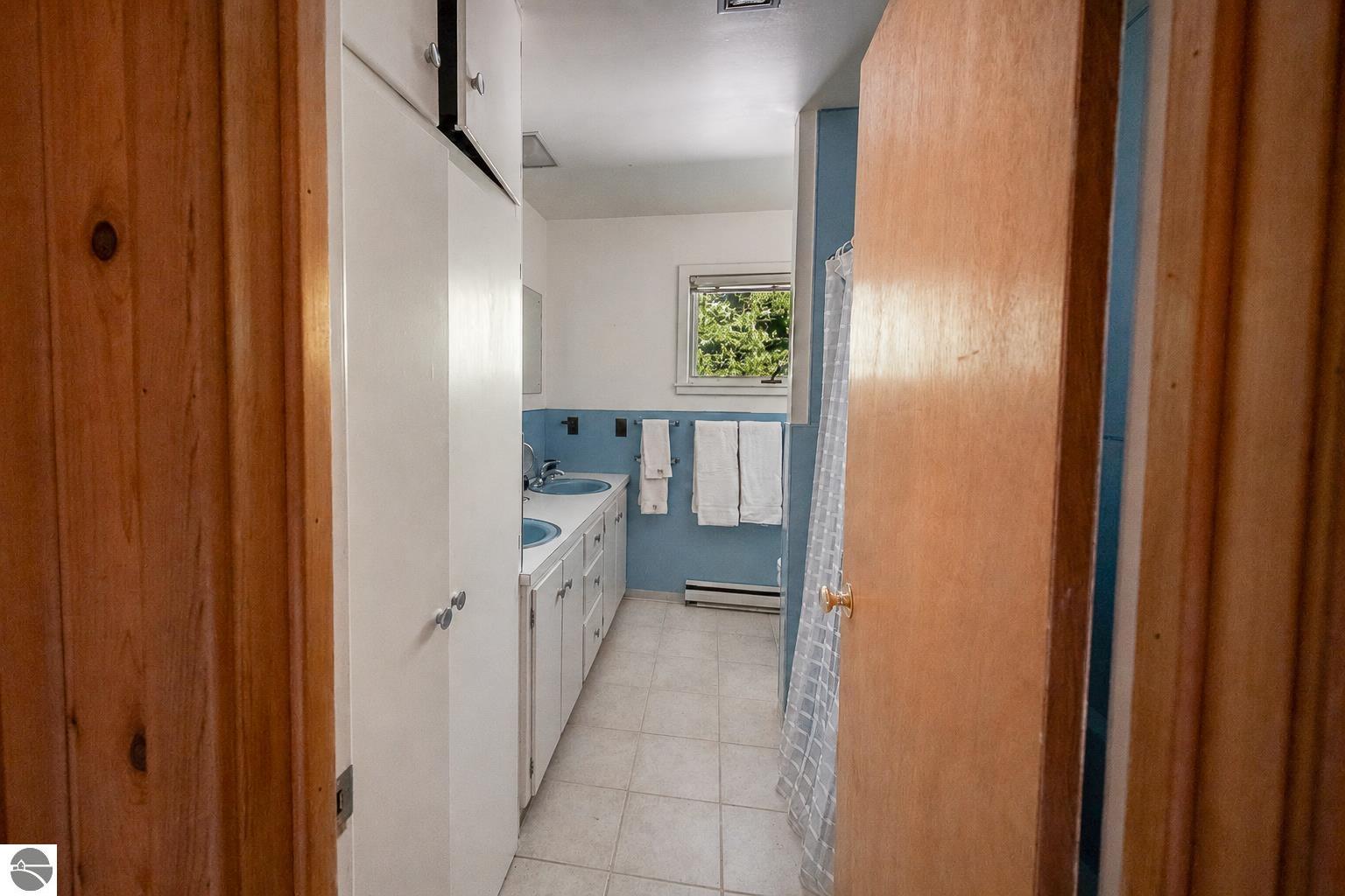 5254 N Manitou Trail
