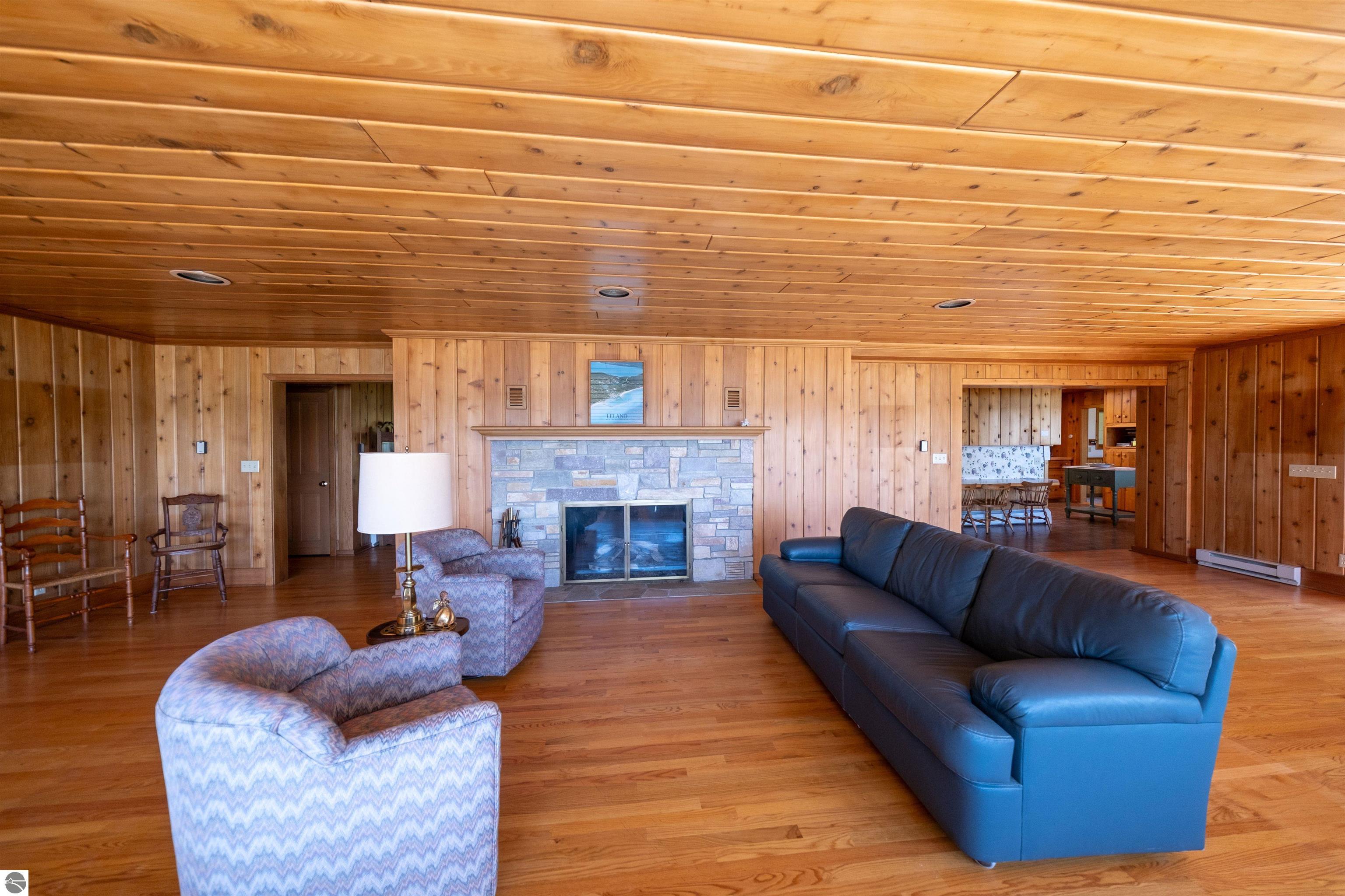 5254 N Manitou Trail