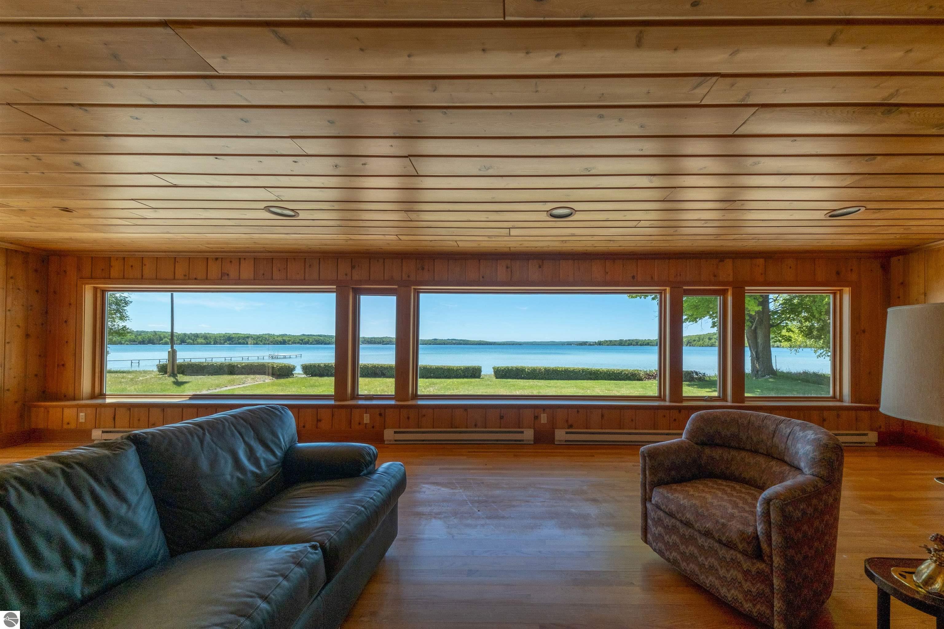 5254 N Manitou Trail