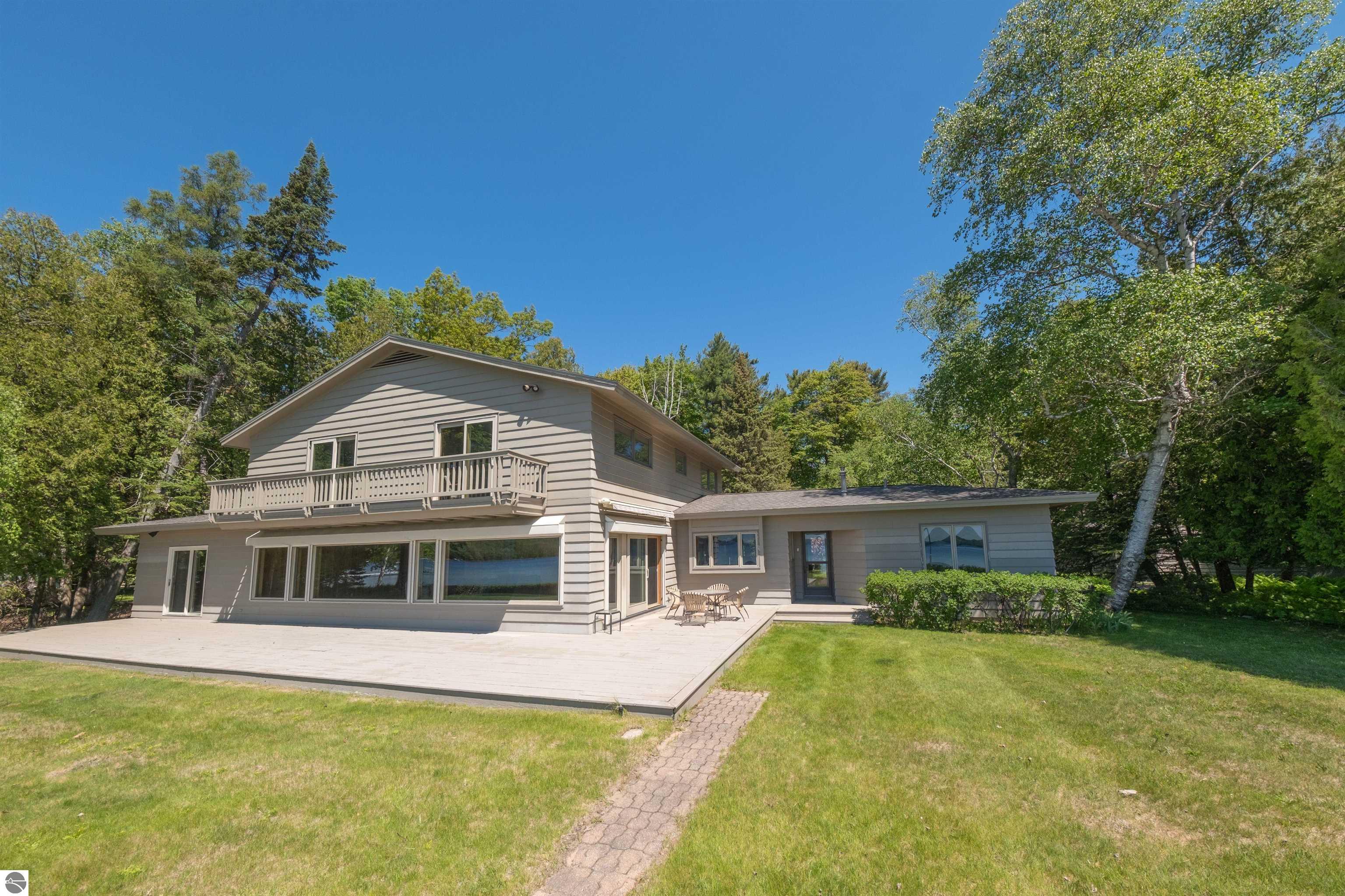5254 N Manitou Trail