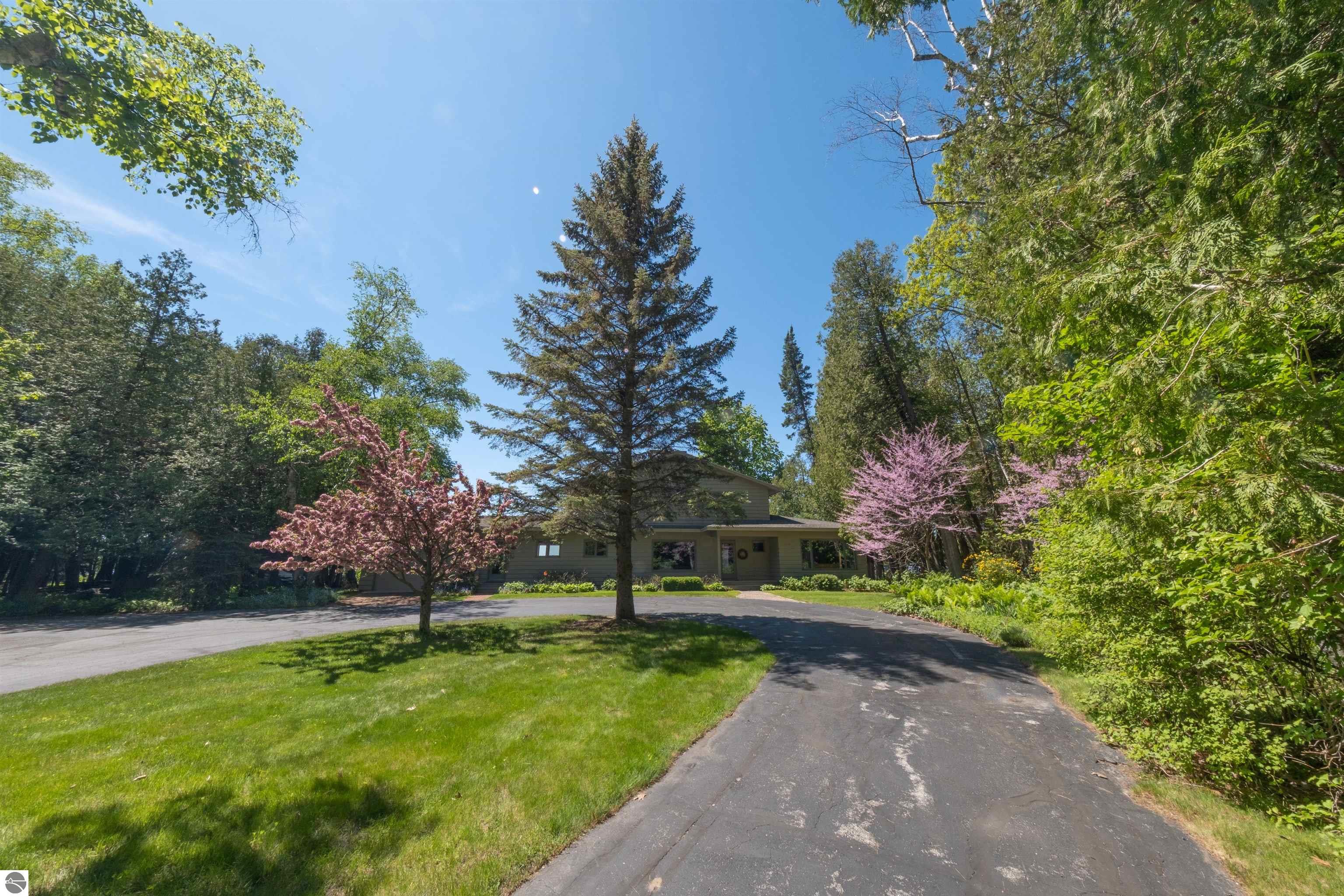 5254 N Manitou Trail
