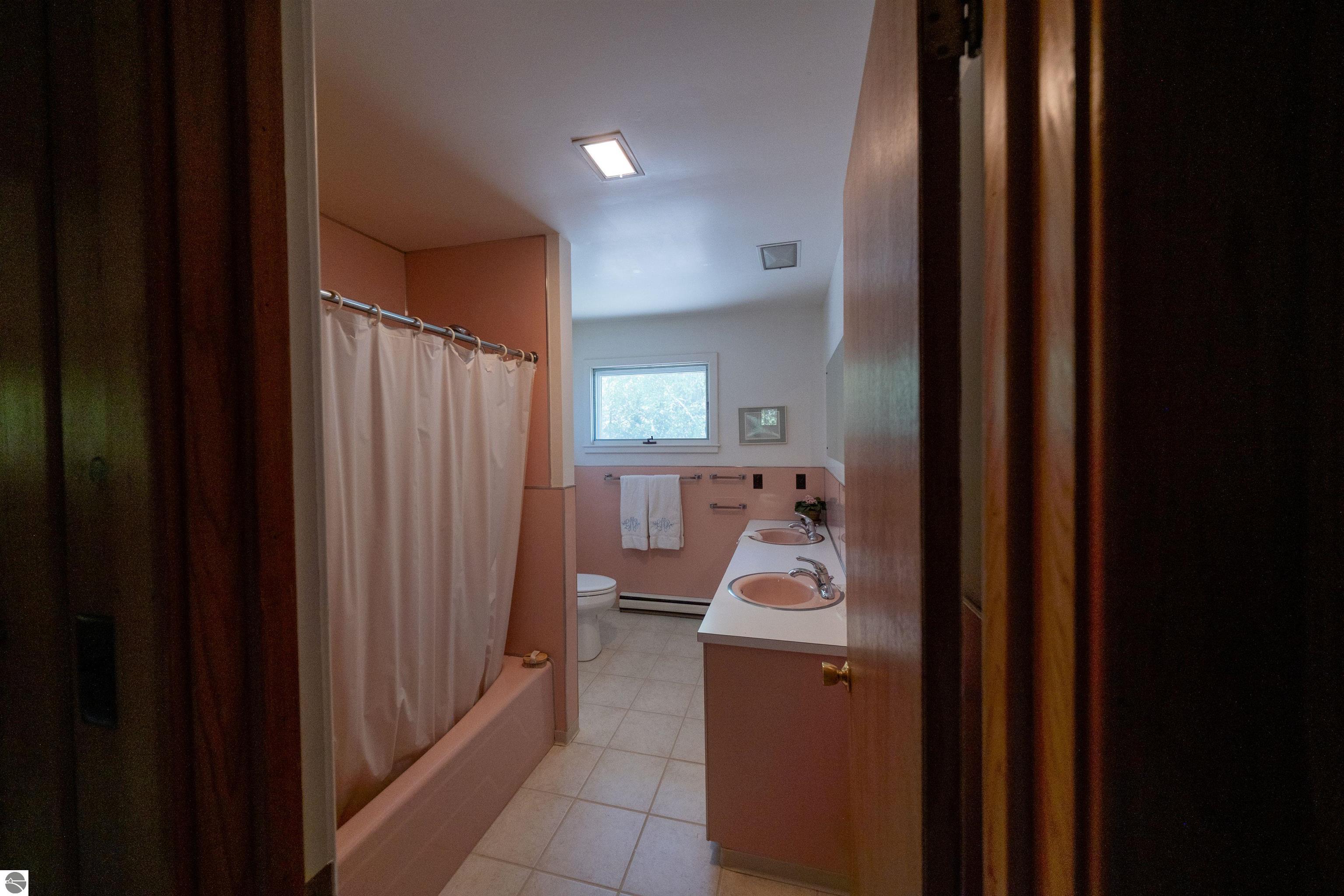 5254 N Manitou Trail