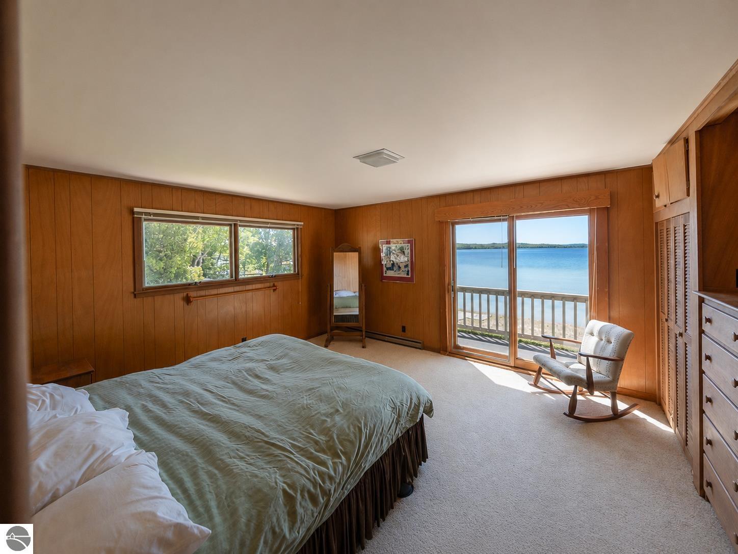 5254 N Manitou Trail
