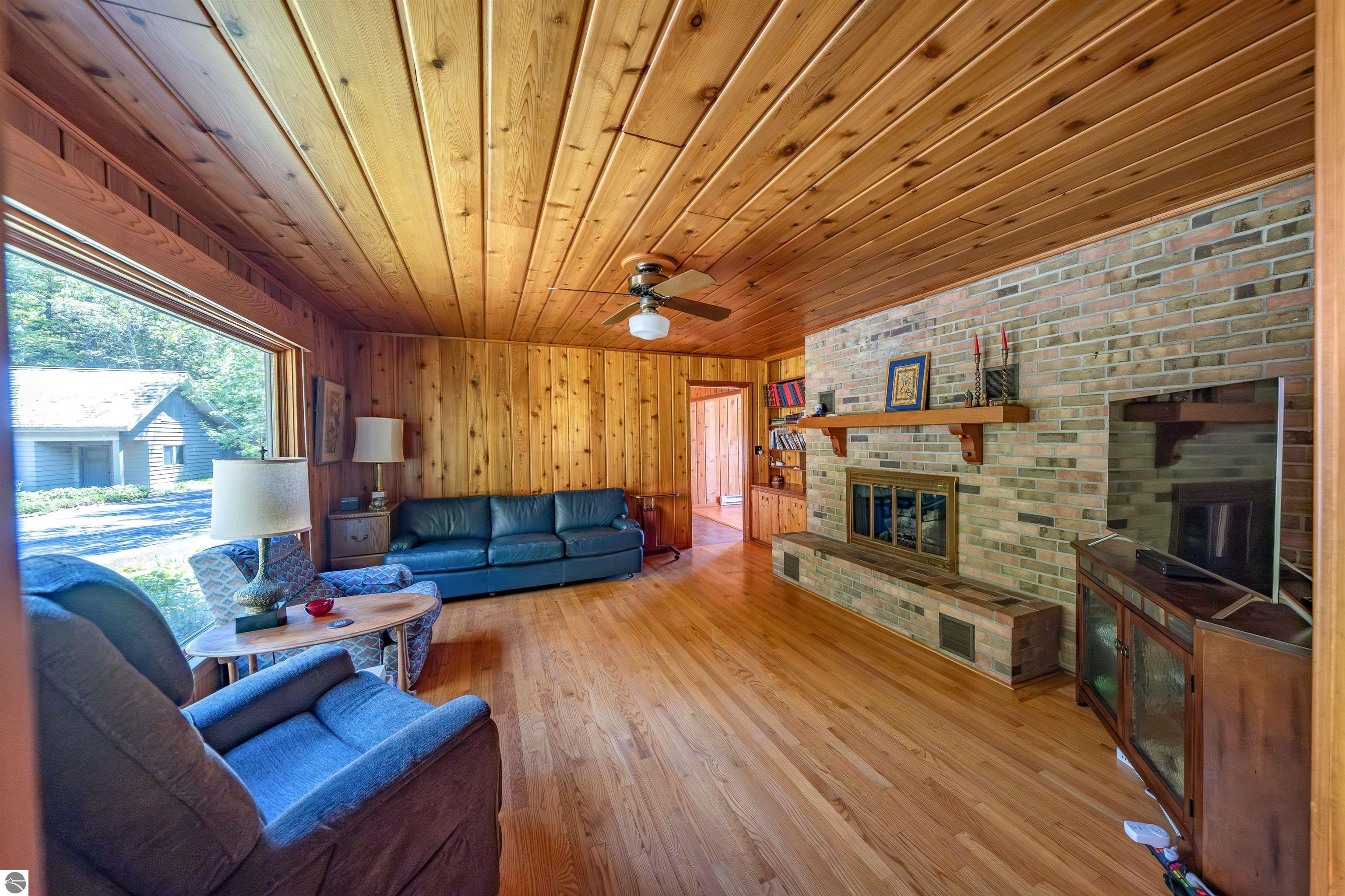 5254 N Manitou Trail