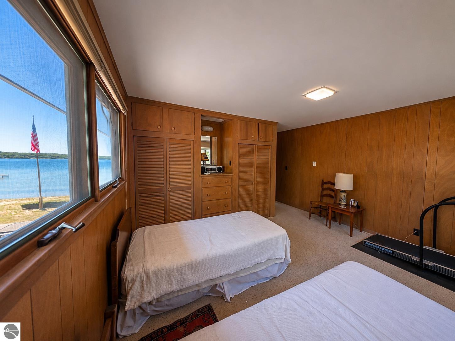 5254 N Manitou Trail