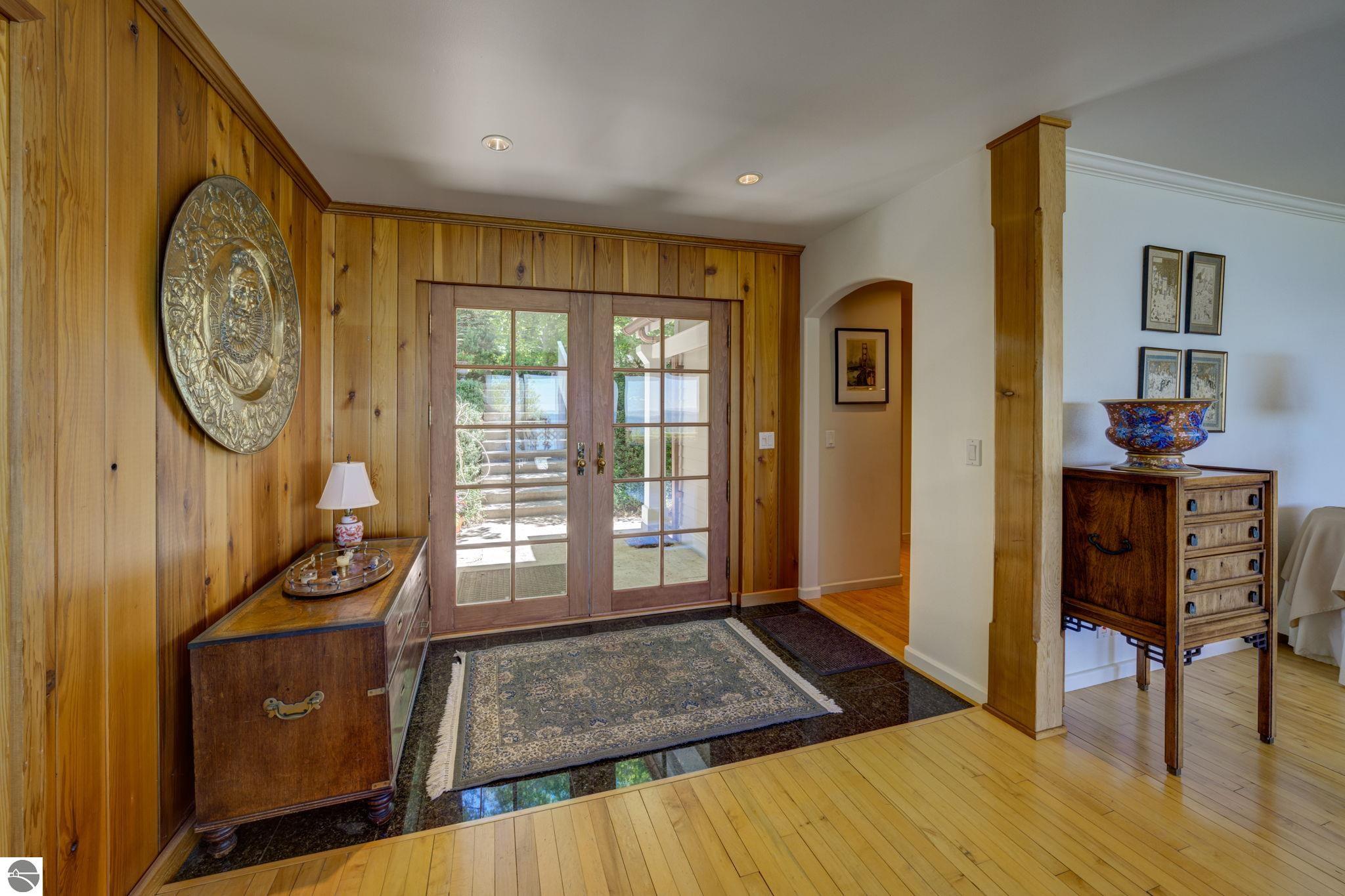 968 S Manitou Trail