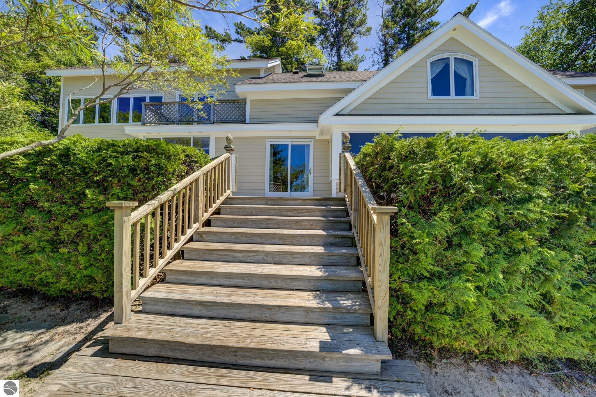 968 S Manitou Trail