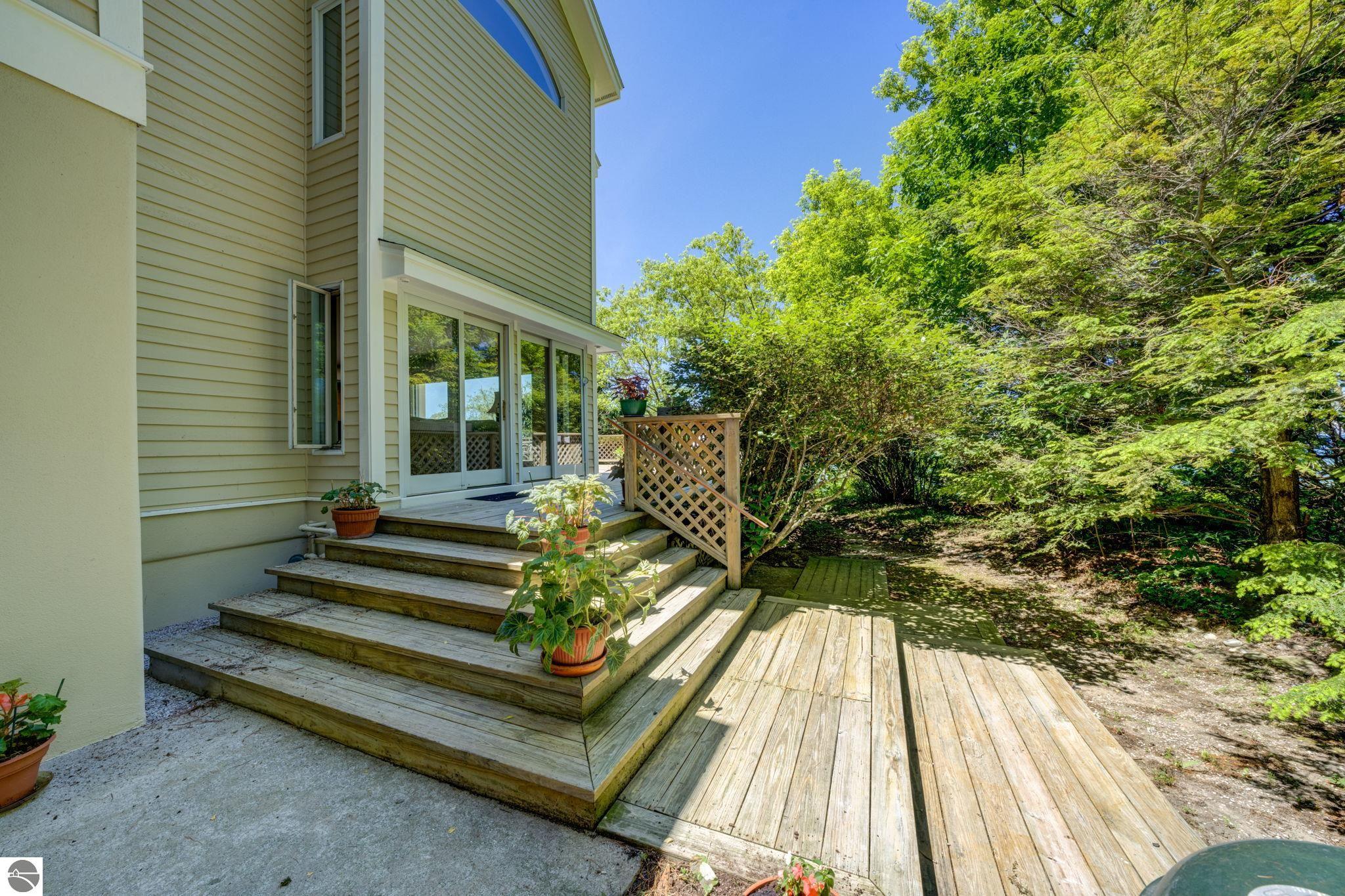 968 S Manitou Trail