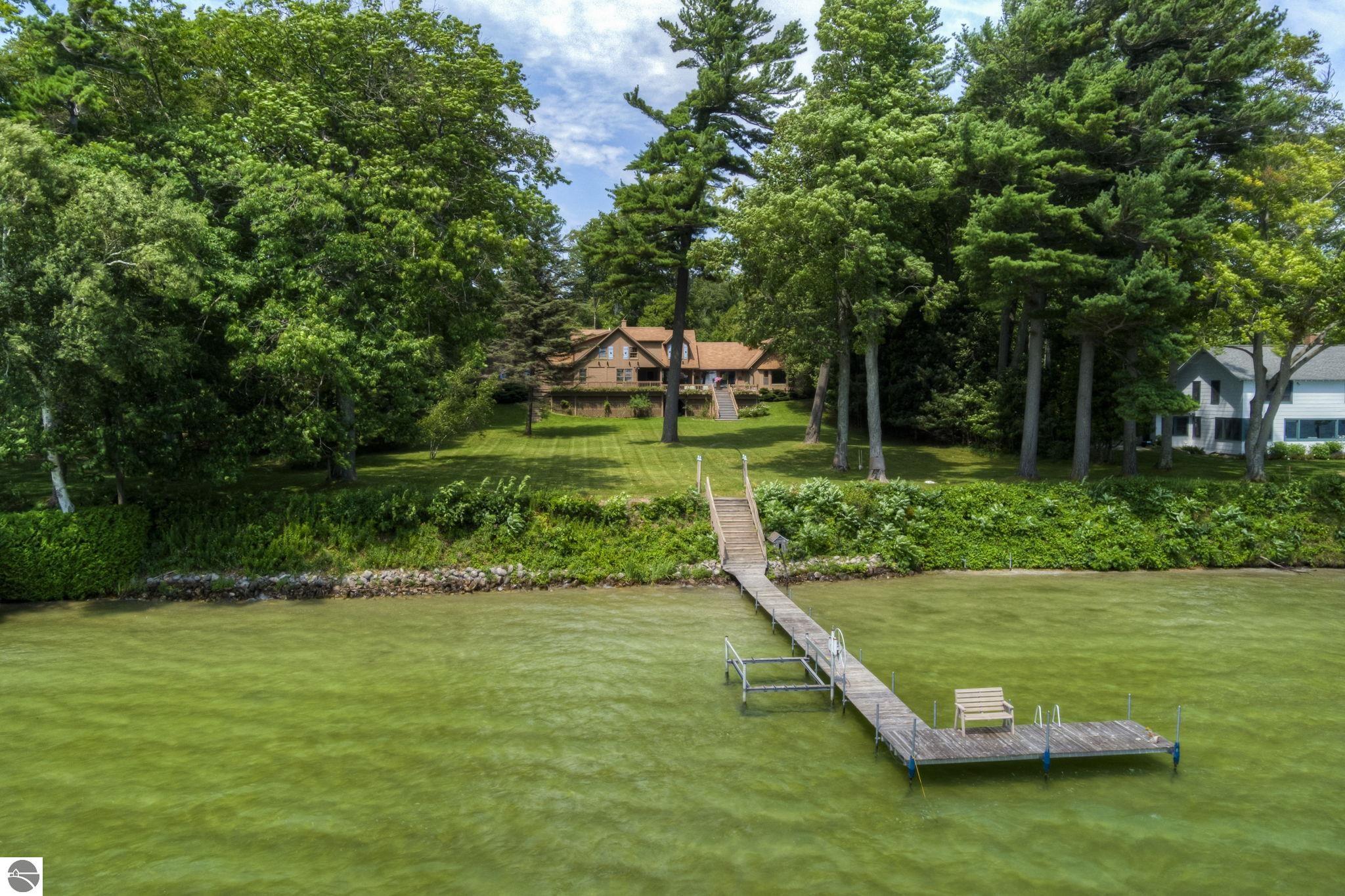 3706 N Manitou Trail