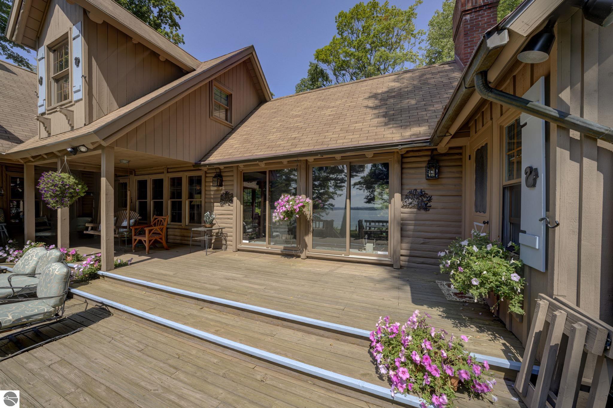 3706 N Manitou Trail