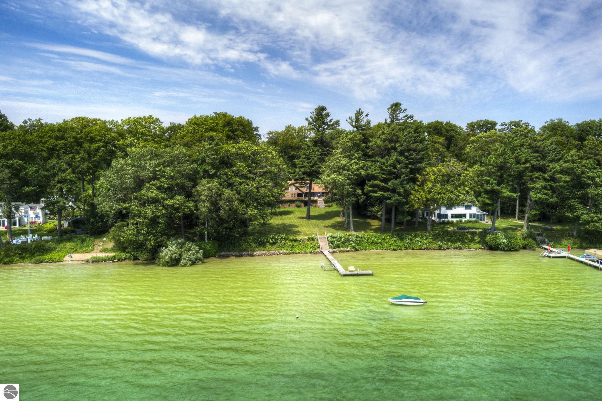 3706 N Manitou Trail