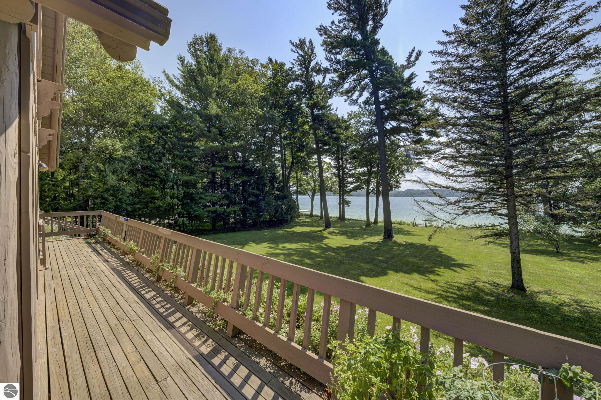 3706 N Manitou Trail