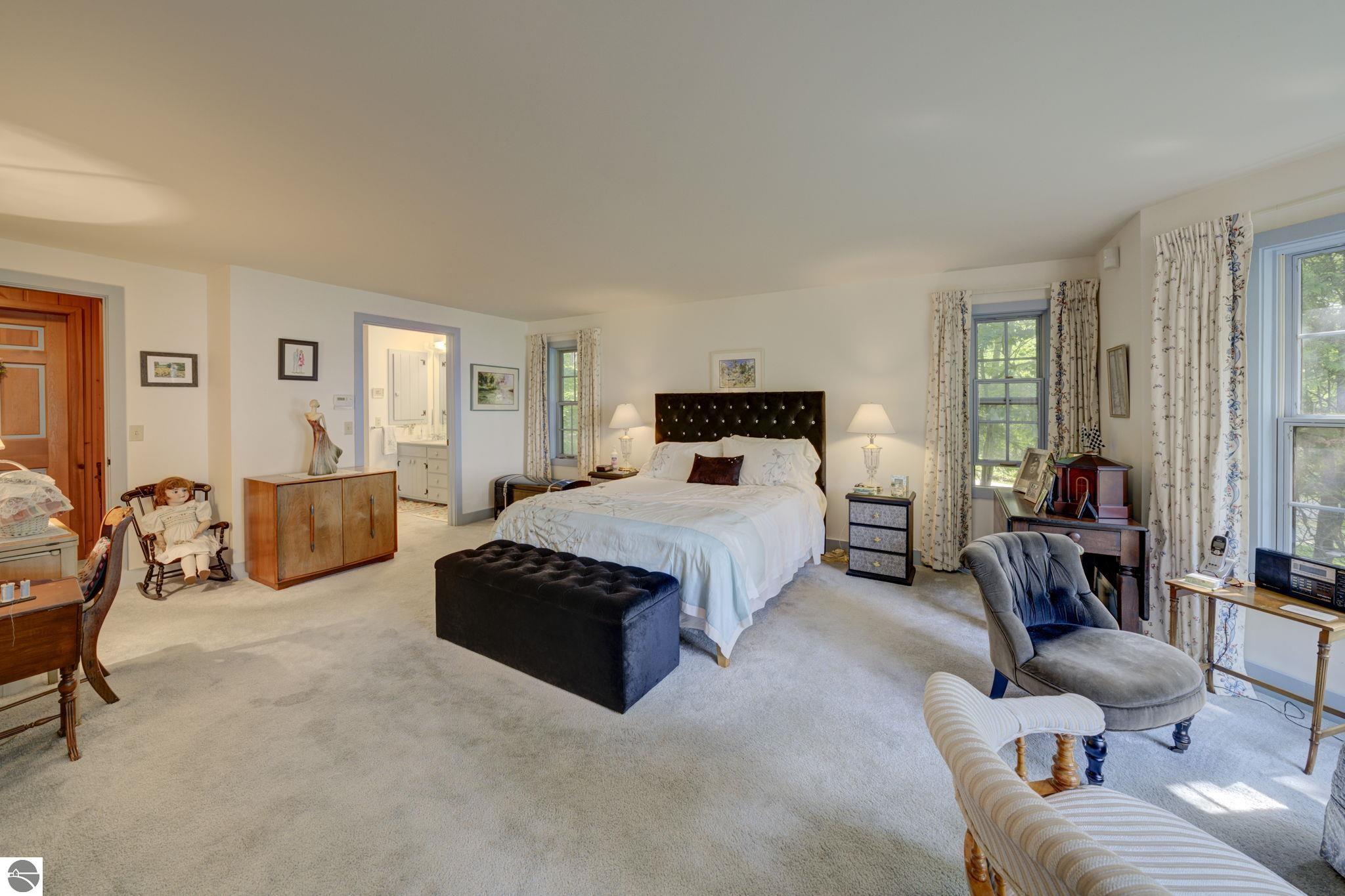 3706 N Manitou Trail