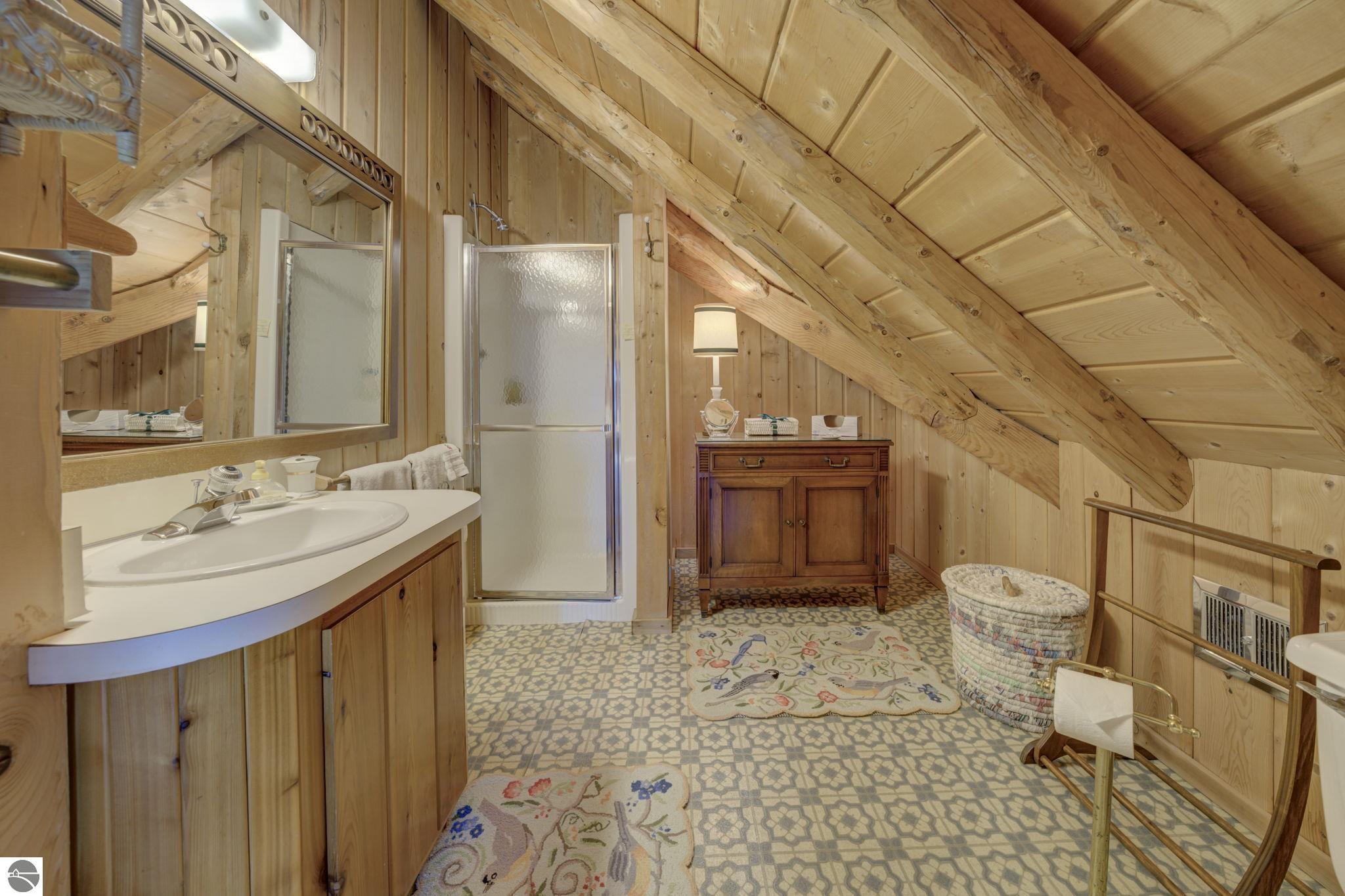 3706 N Manitou Trail