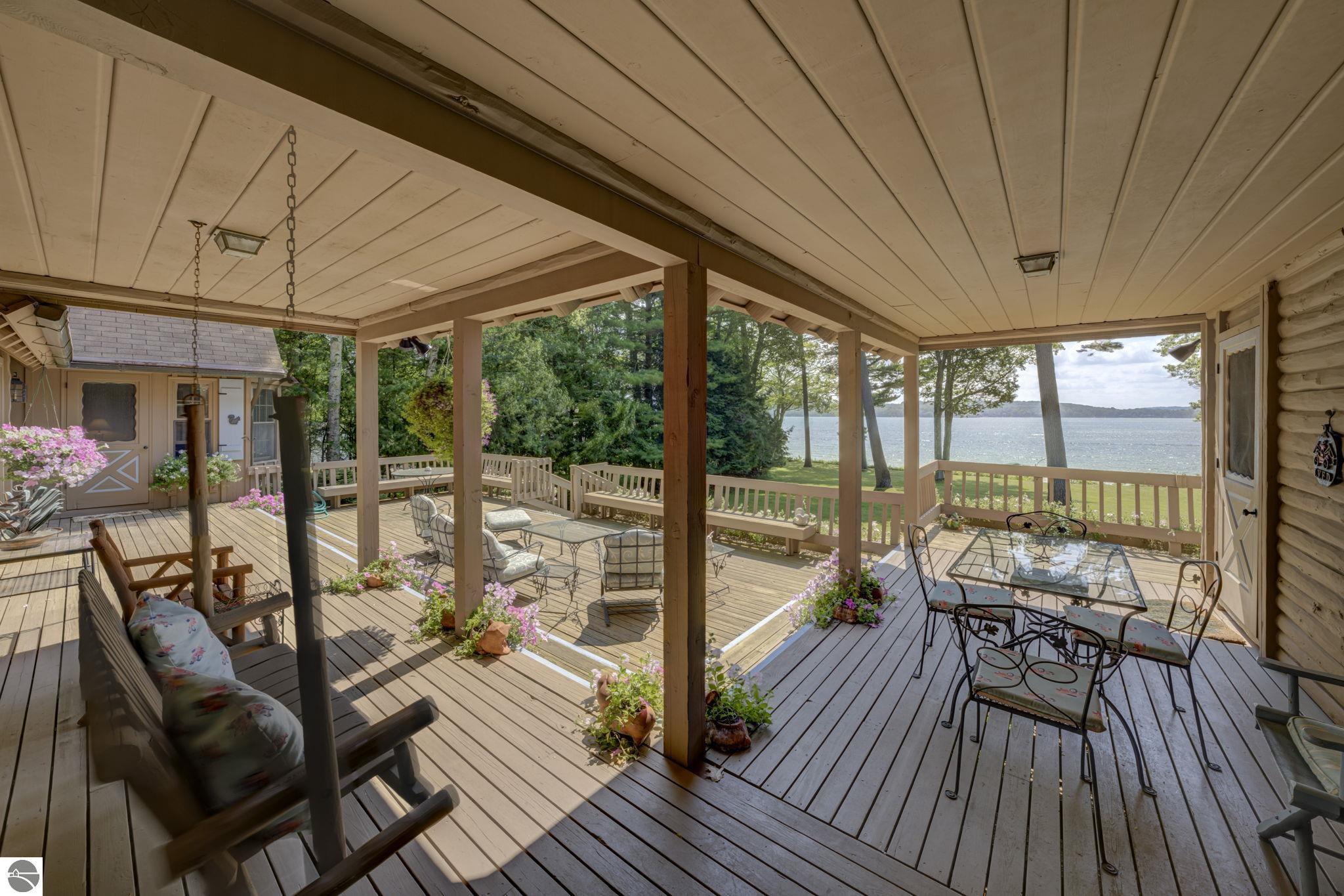 3706 N Manitou Trail