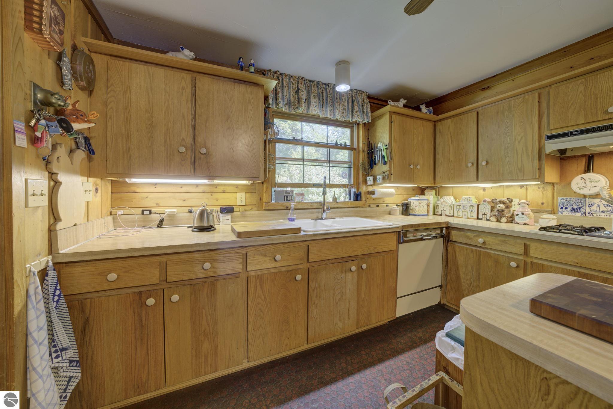3706 N Manitou Trail