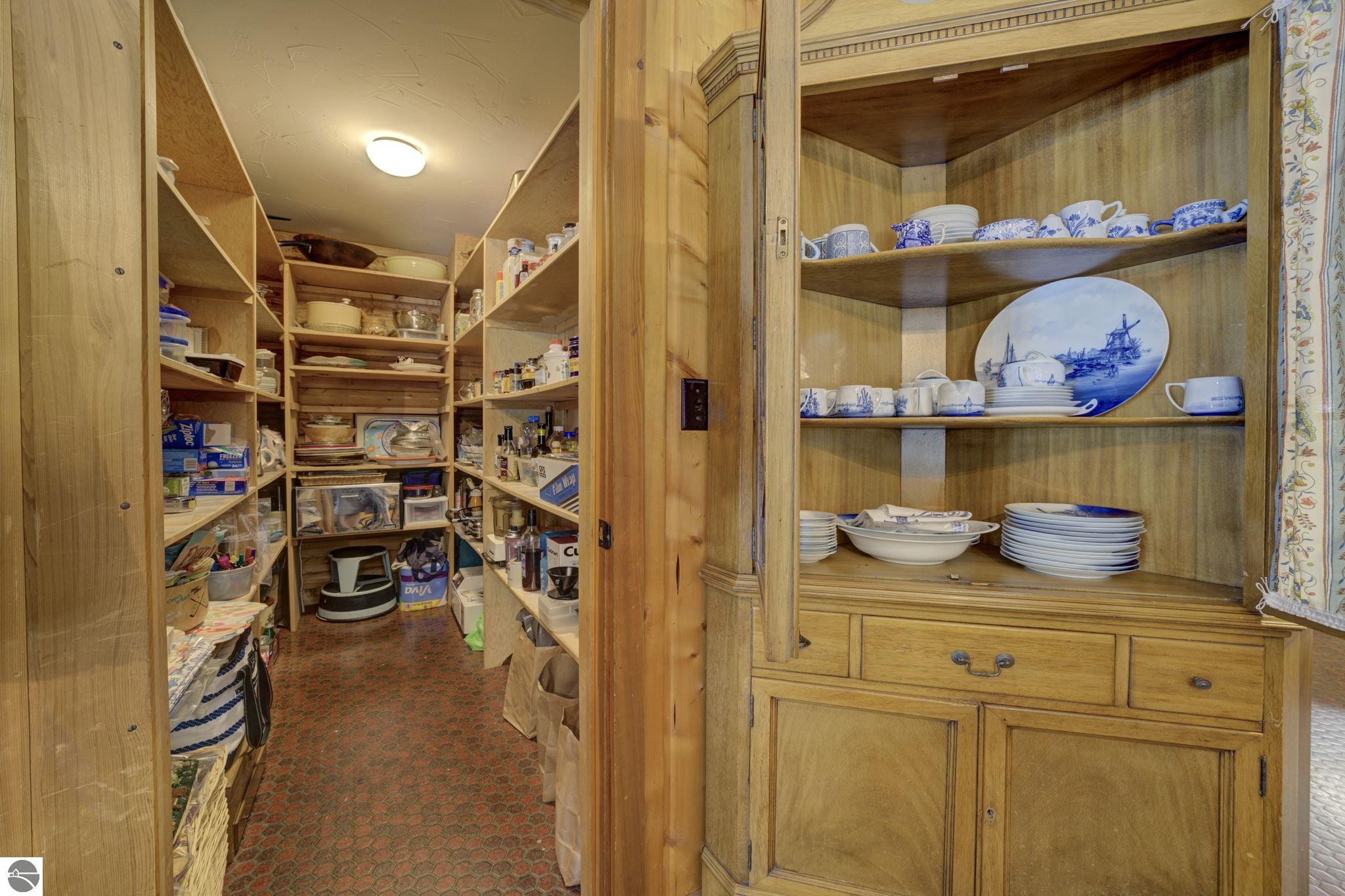 3706 N Manitou Trail