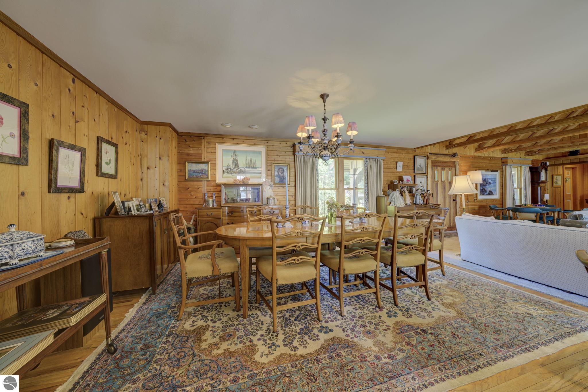 3706 N Manitou Trail