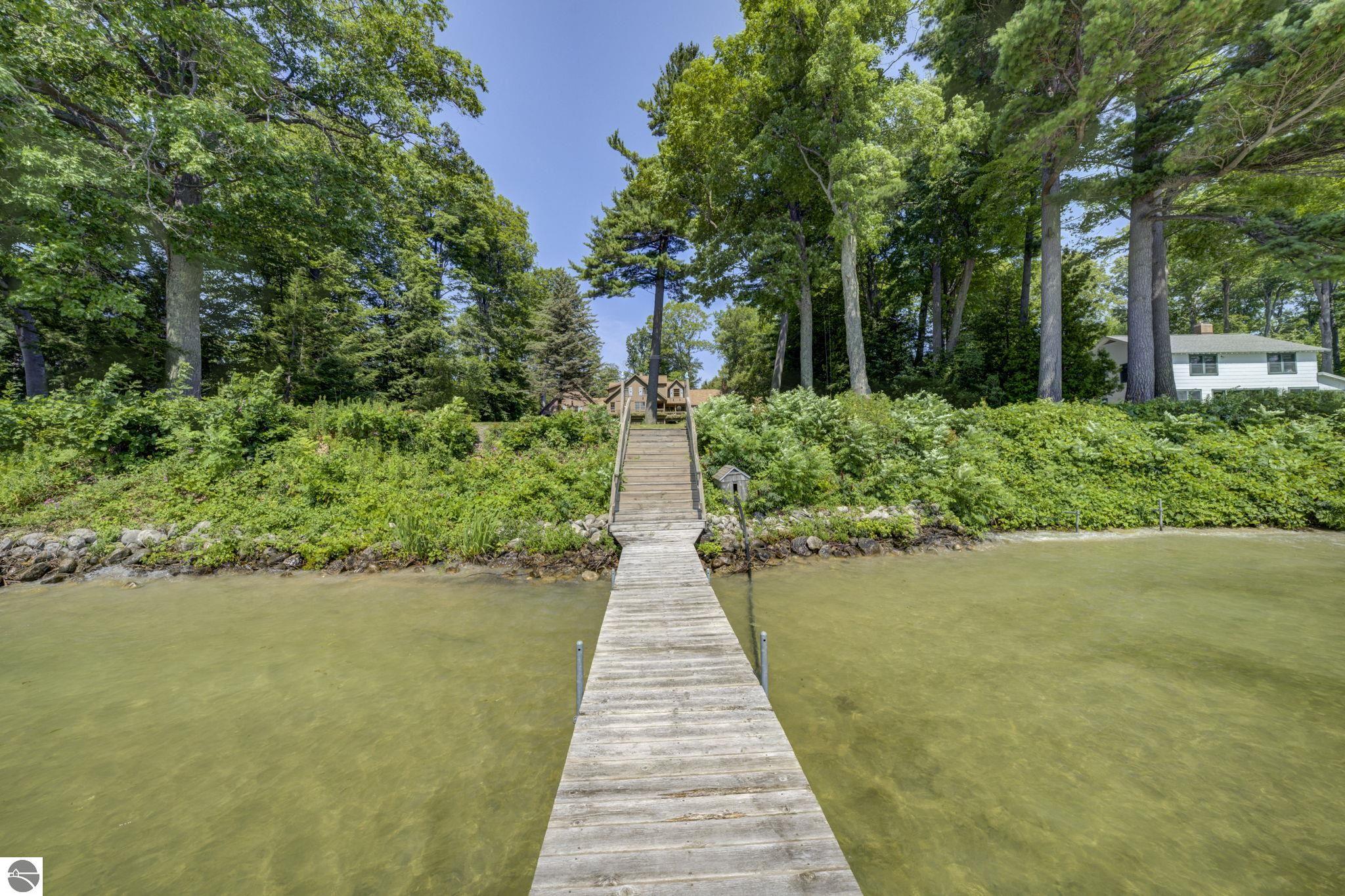 3706 N Manitou Trail