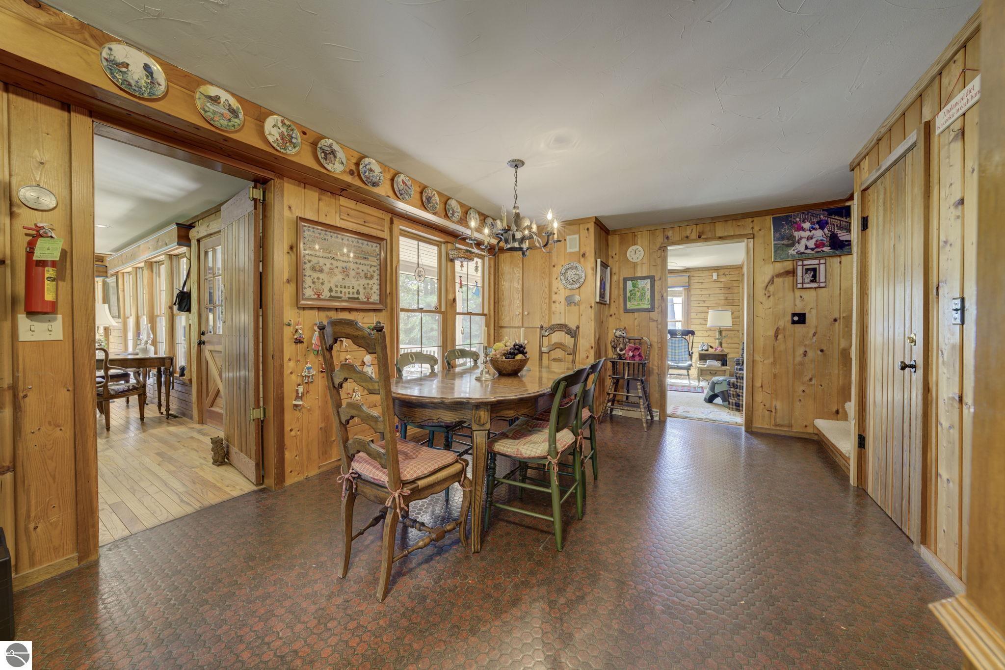 3706 N Manitou Trail