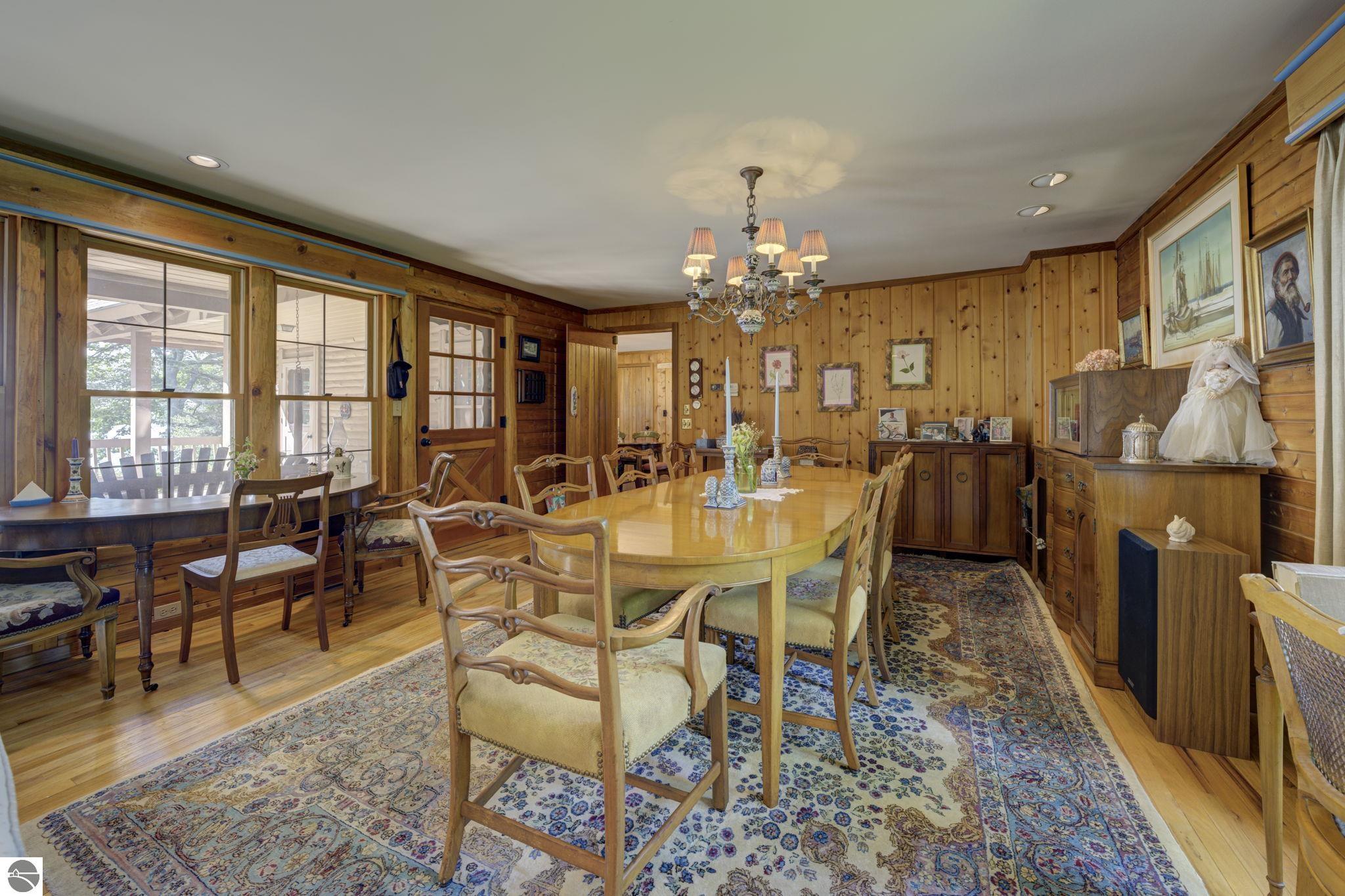 3706 N Manitou Trail