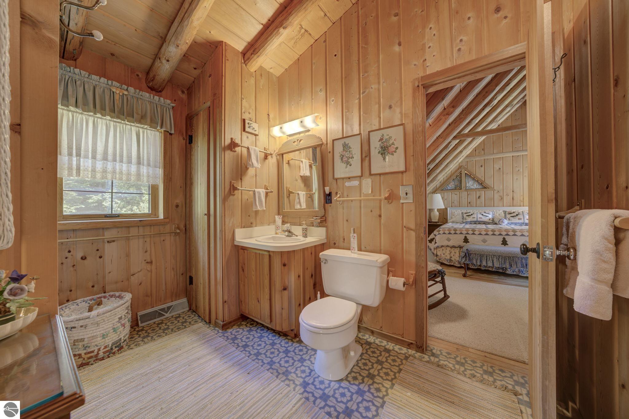 3706 N Manitou Trail