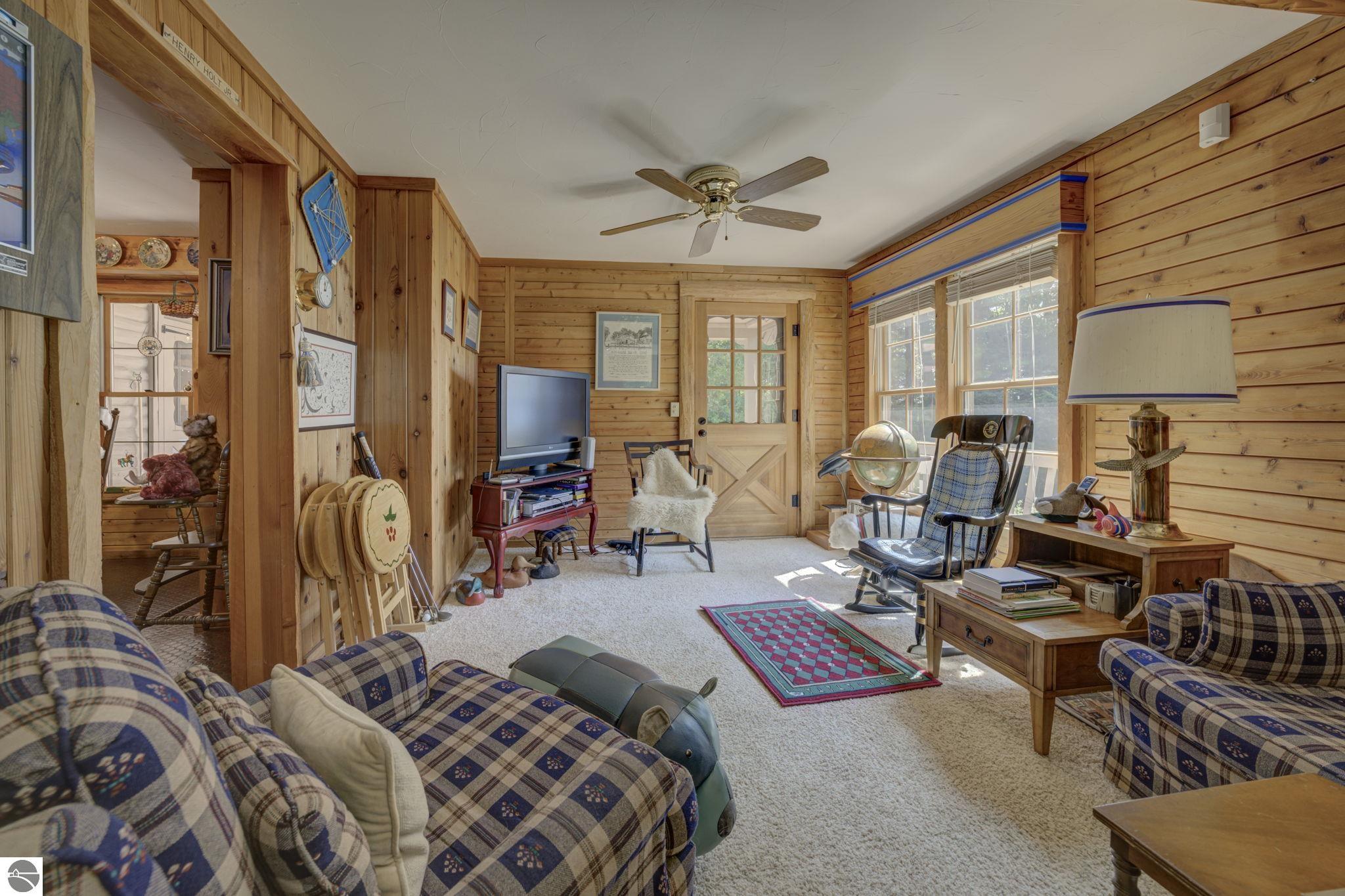 3706 N Manitou Trail