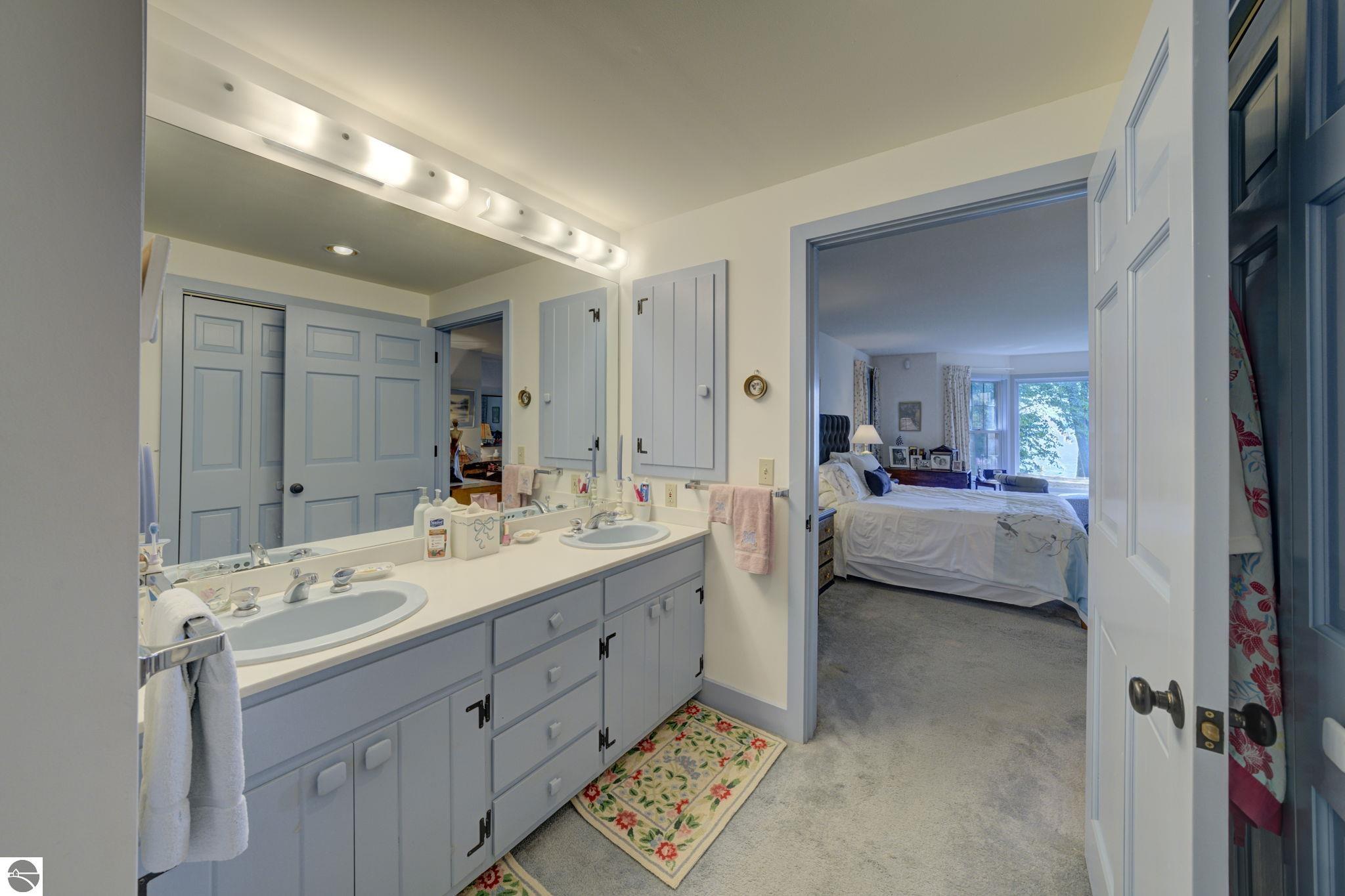 3706 N Manitou Trail