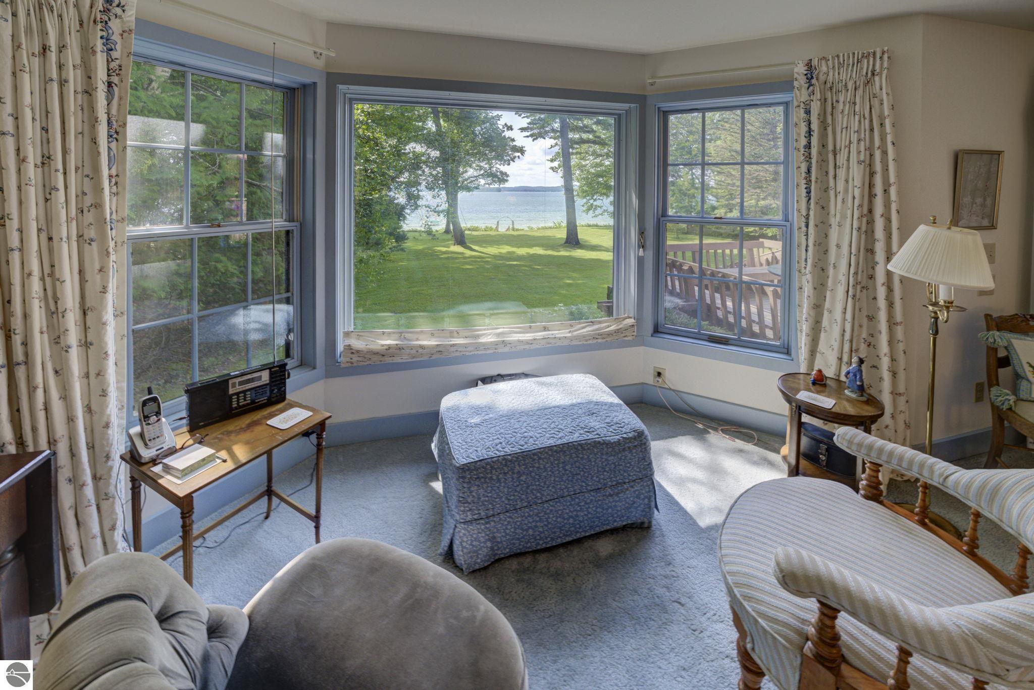 3706 N Manitou Trail