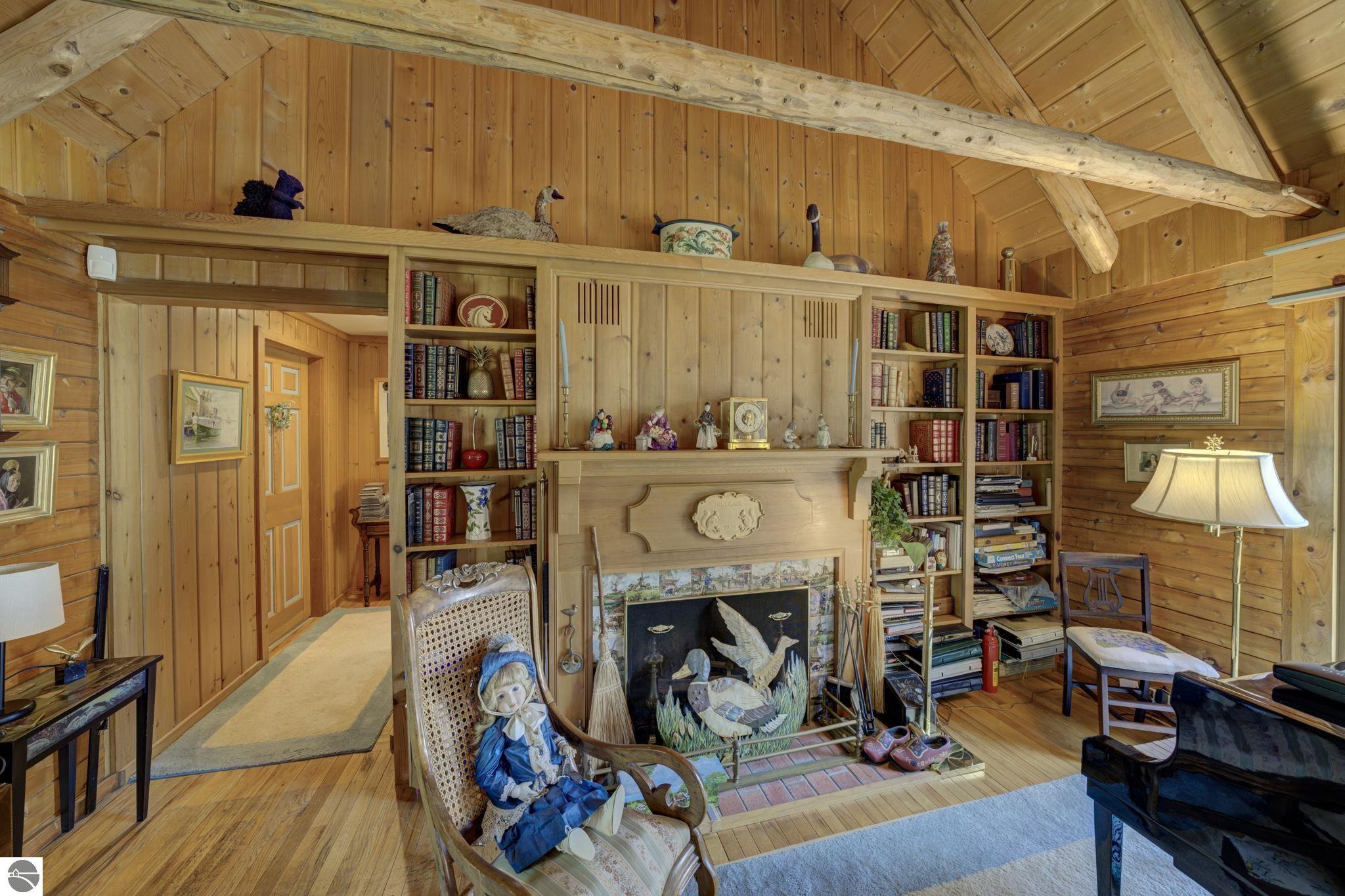 3706 N Manitou Trail
