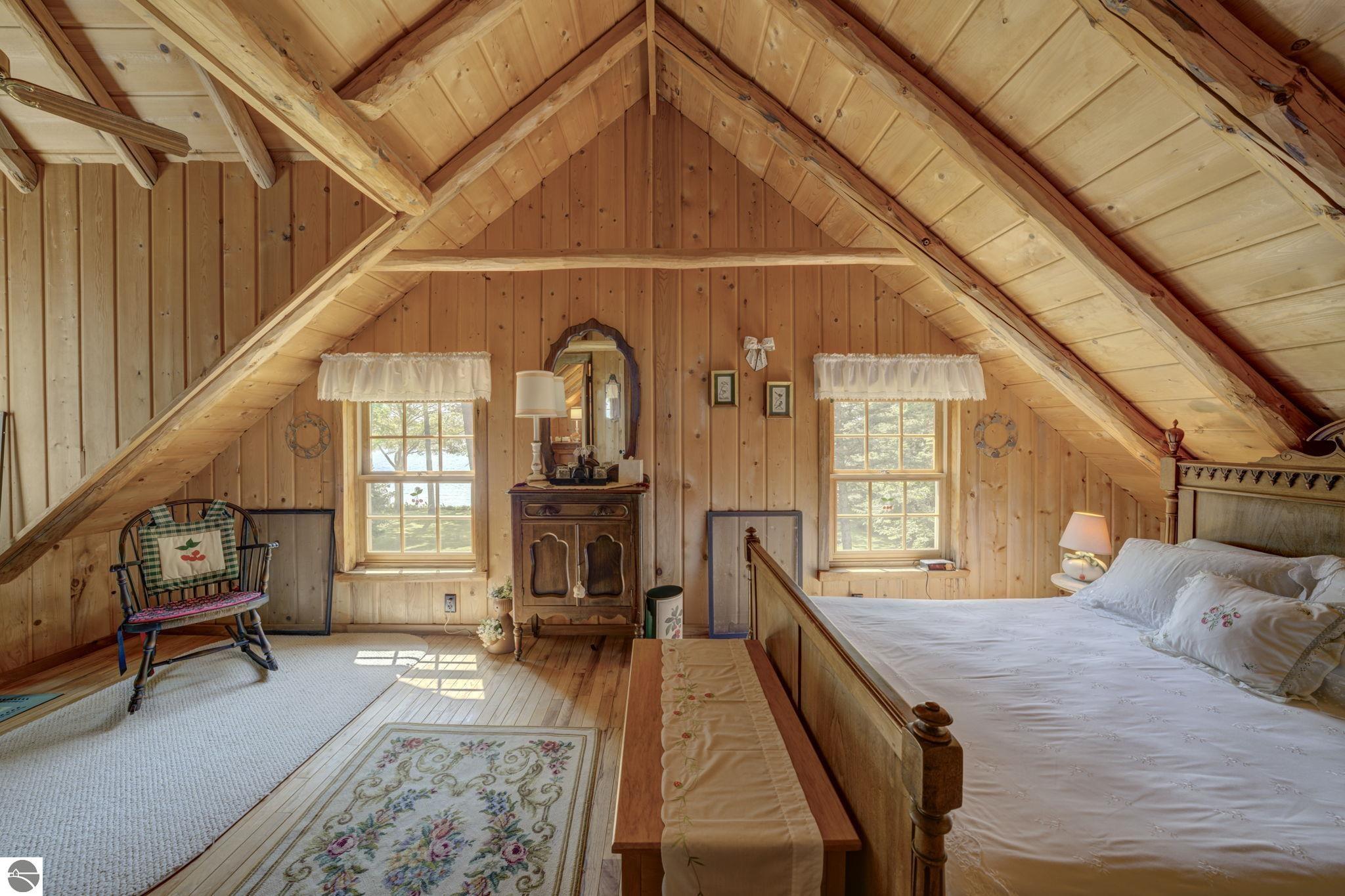 3706 N Manitou Trail