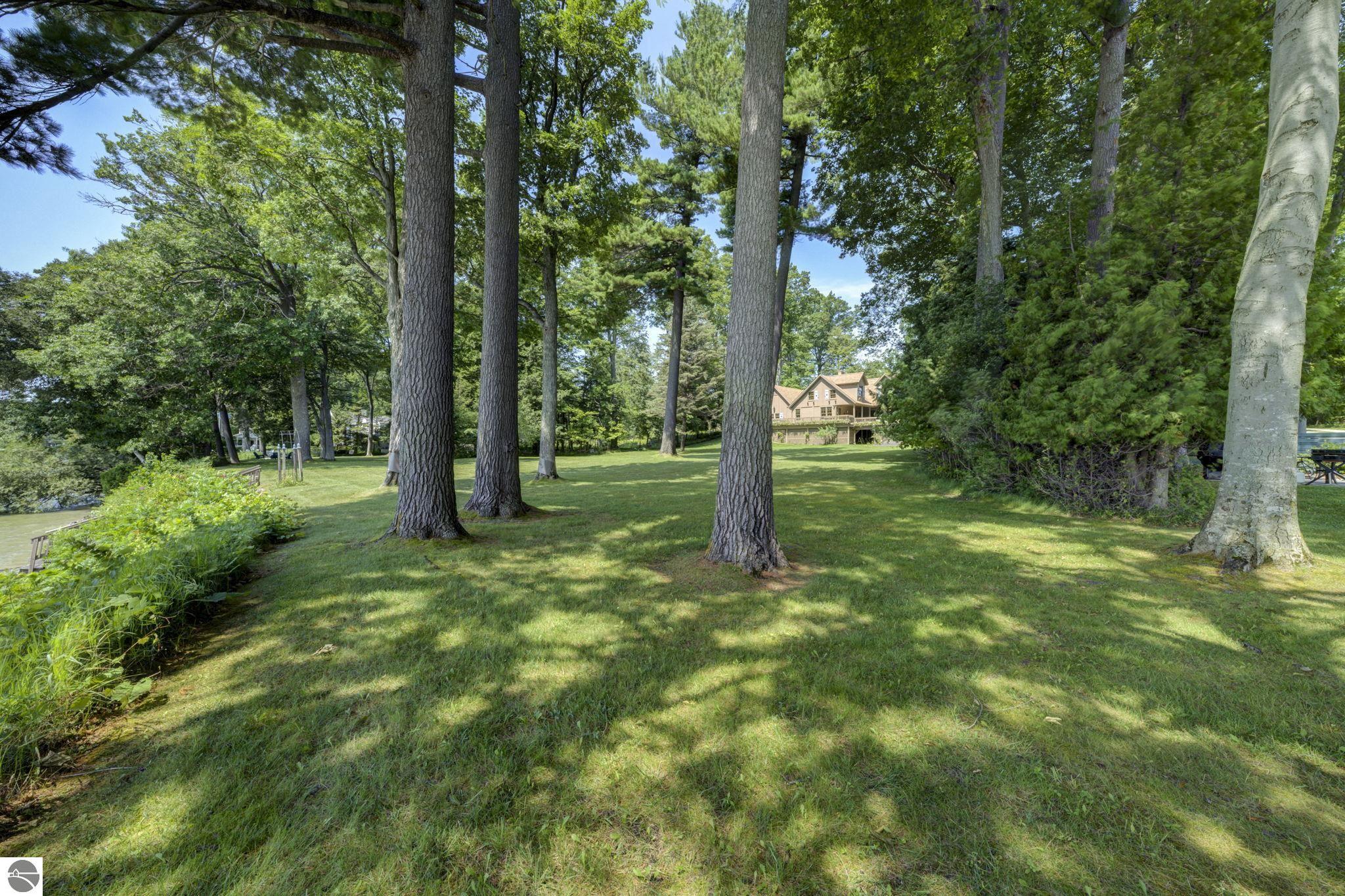 3706 N Manitou Trail