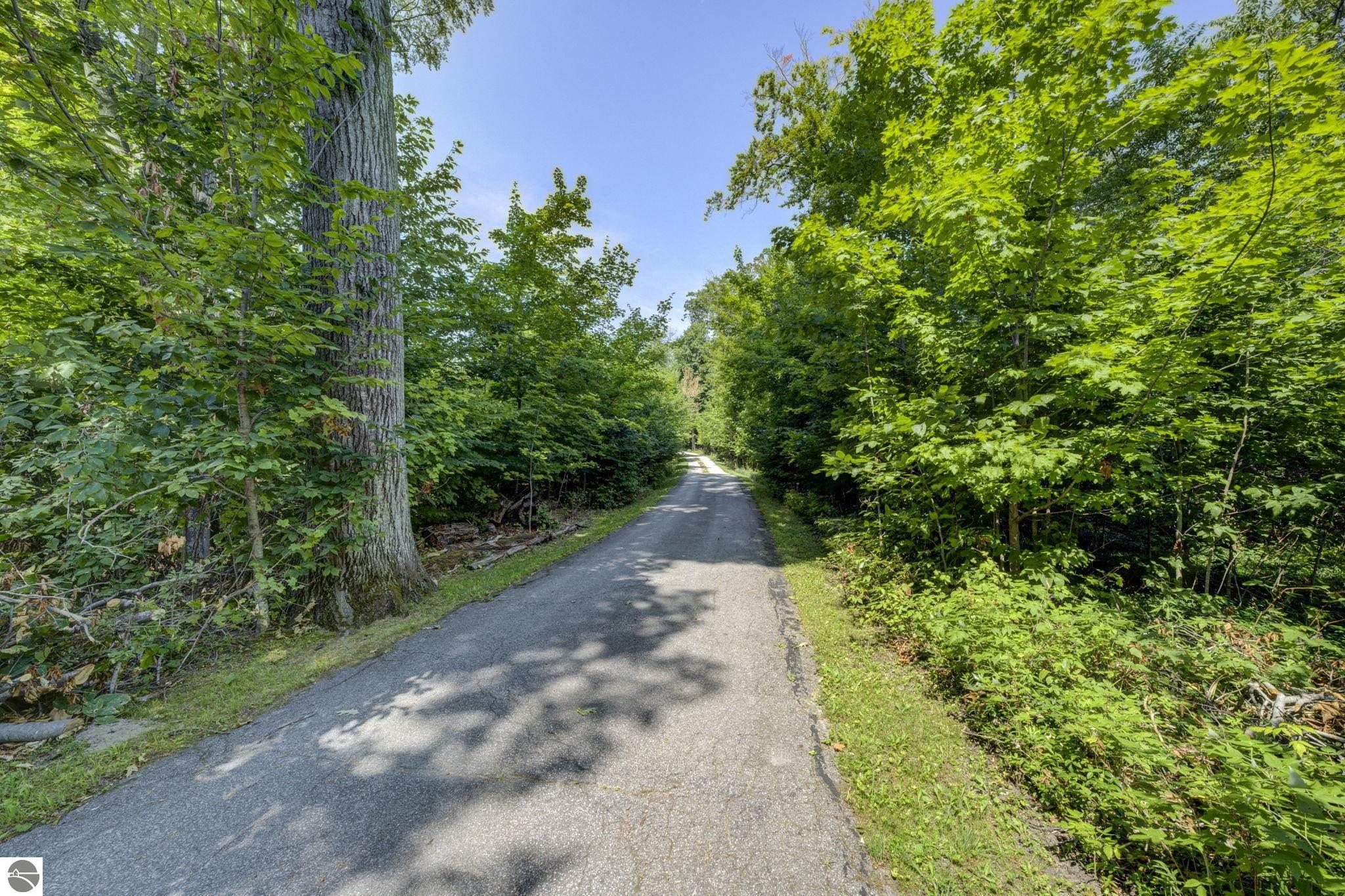 3706 N Manitou Trail